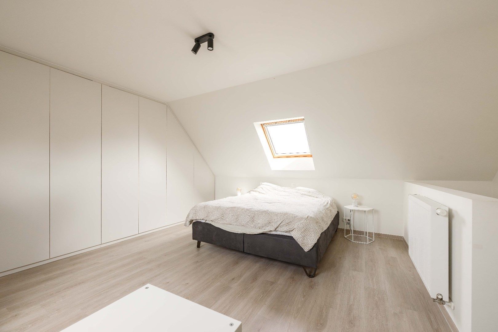 INSTAPKLARE GEZINSWONING MET 3 SLPKS | GARAGE | TUIN foto 13