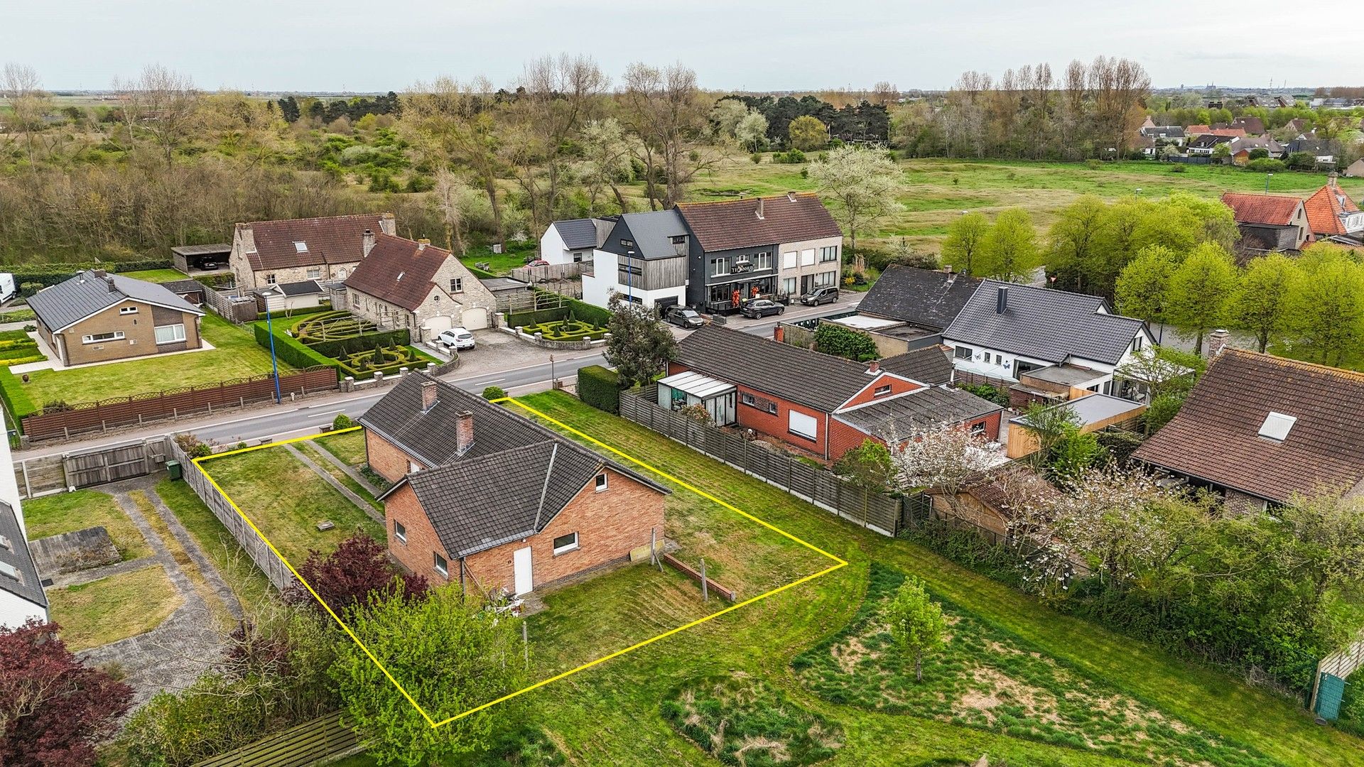 Gelijkvloerse villa met opknapwerk nabij het Hannecartbos. foto 3