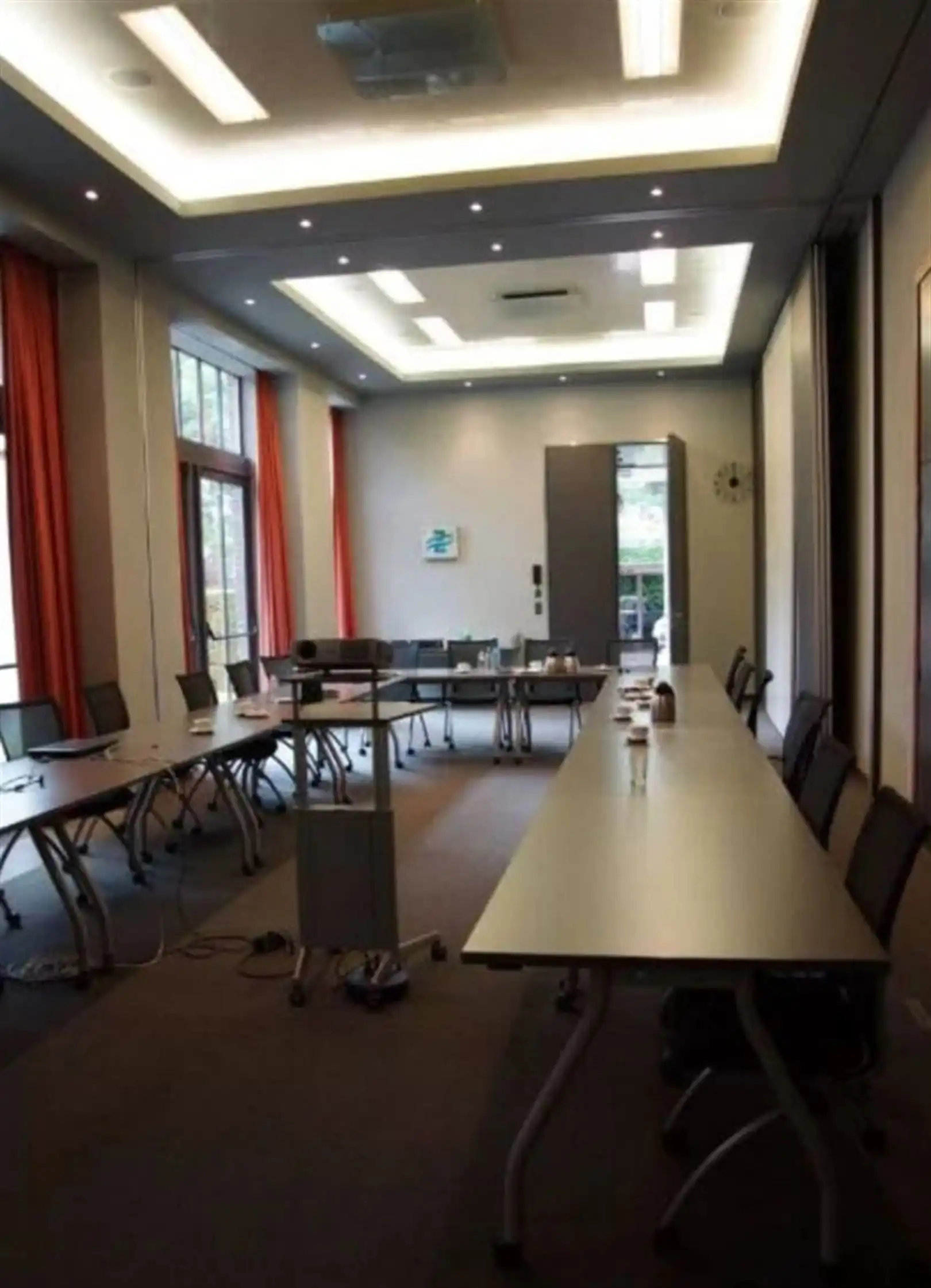 Commercieel gelegen kantoor- of investeringspand in de Europese wijk foto 6