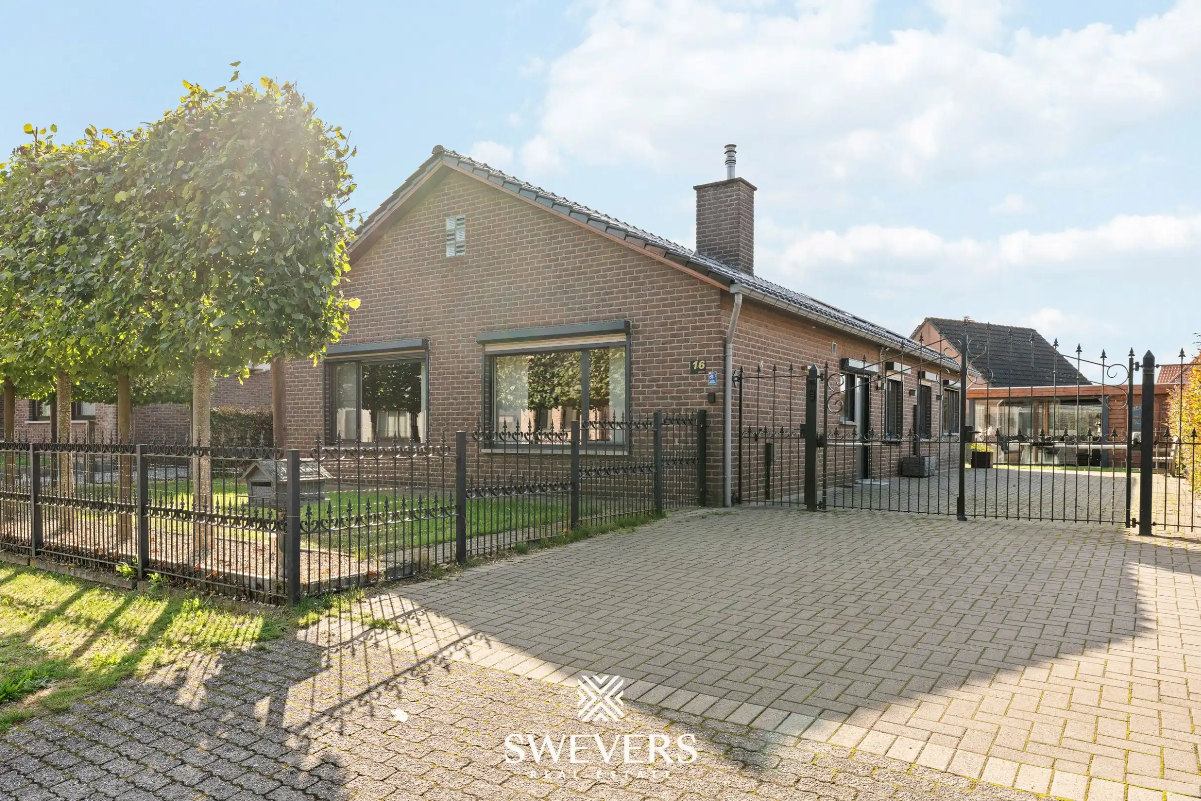 Instapklare woning met 4 slaapkamers op een groene en rustige locatie in Houthalen foto 3