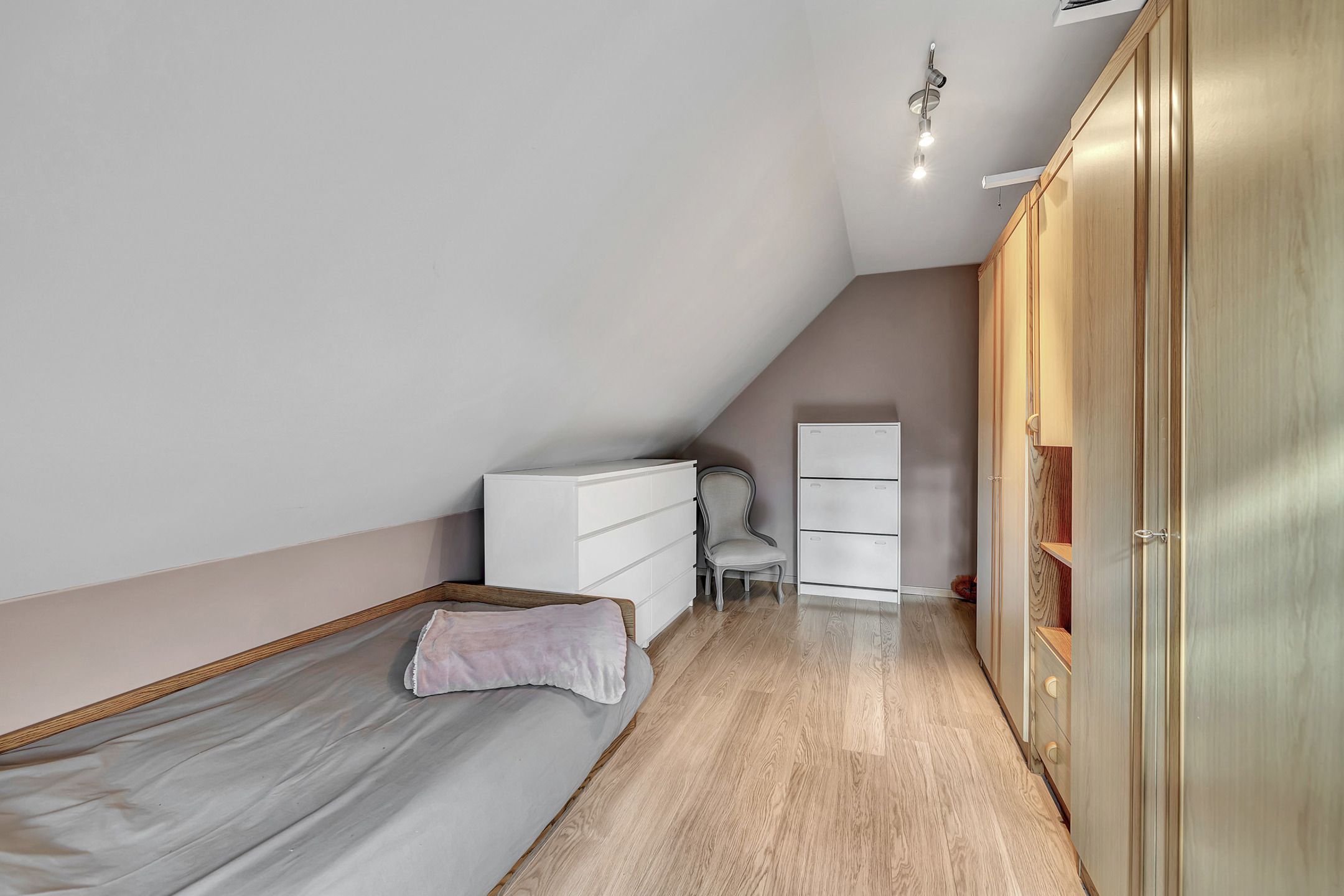 Unieke woning met oplsagplaats foto 12