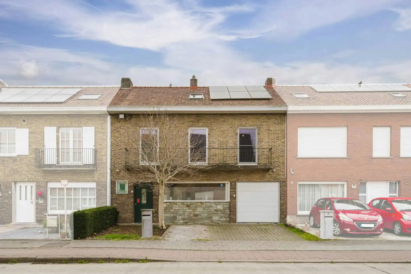 Energiezuinige en ruime woning te koop in Harelbeke! foto 2