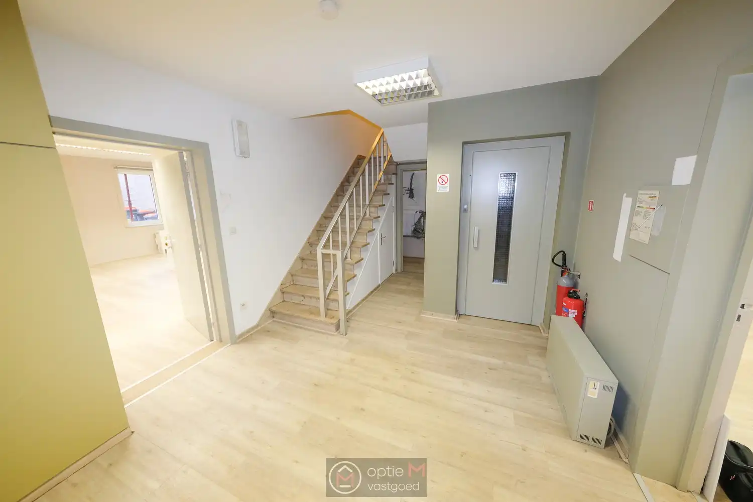 RUIM KANTOORGEBOUW OP TOPLIGGING IN BILZEN foto 10