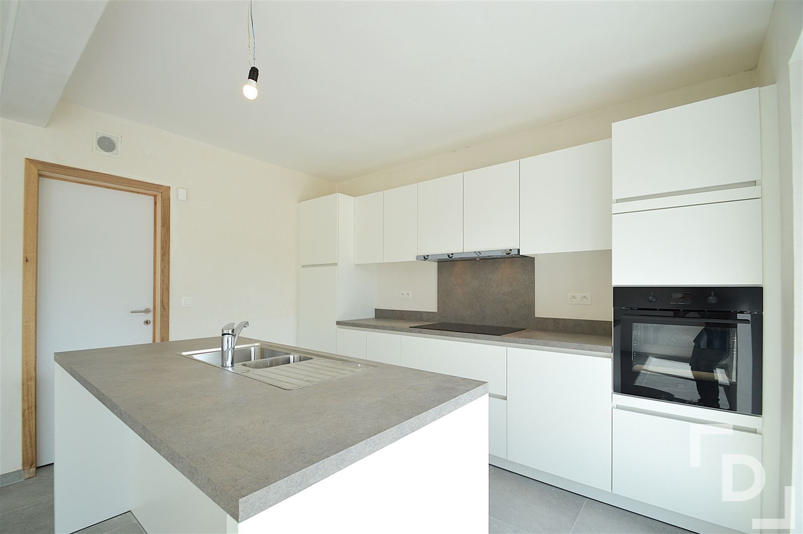 Nieuwbouwwoning met carport te huur in Wijtschate. foto 6