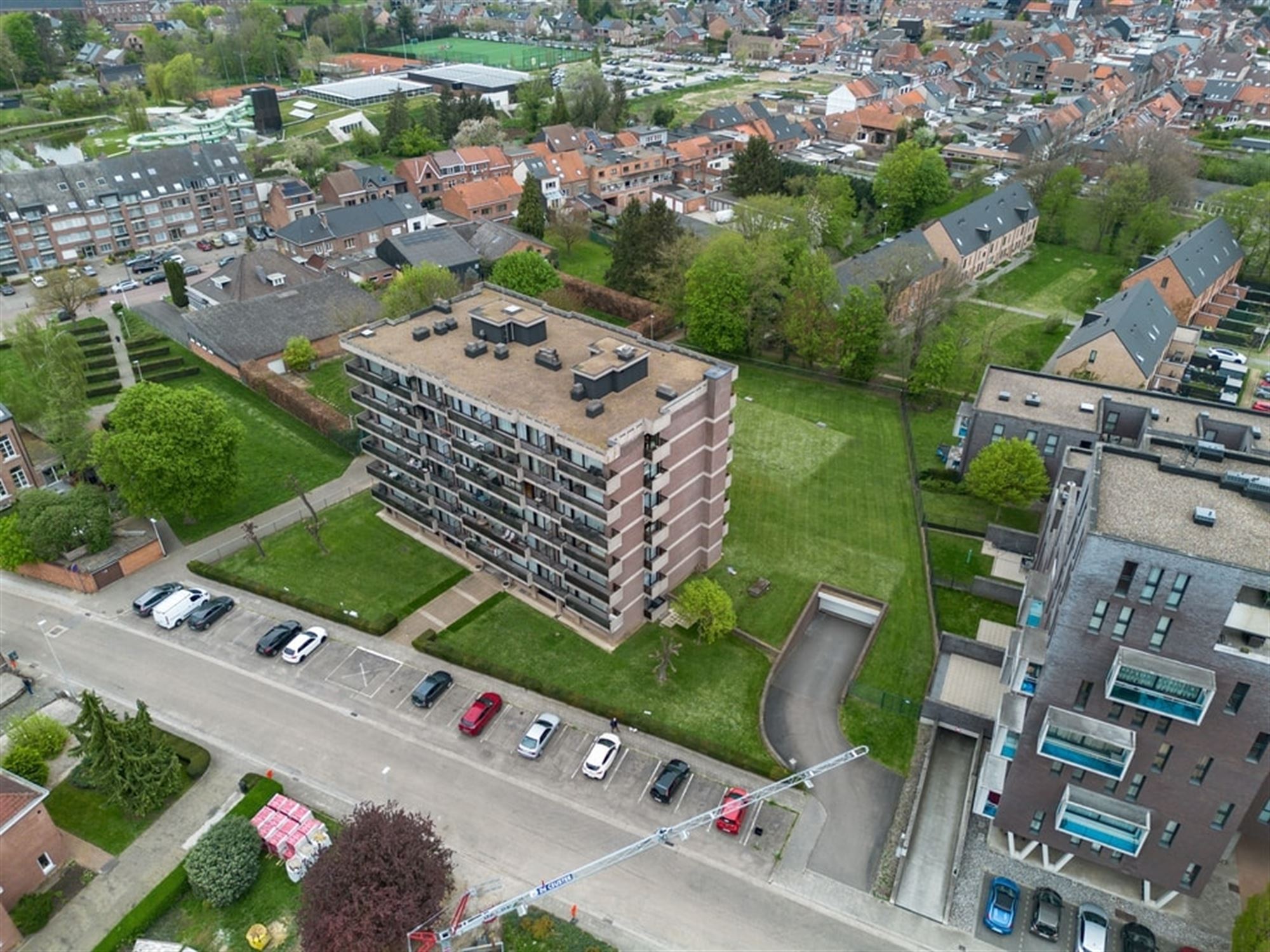 1 SLK APPARTEMENT MET ONDERGRONDSE STAANPLAATS OP CENTRALE LIGGING IN SINT-TRUIDEN  foto 3