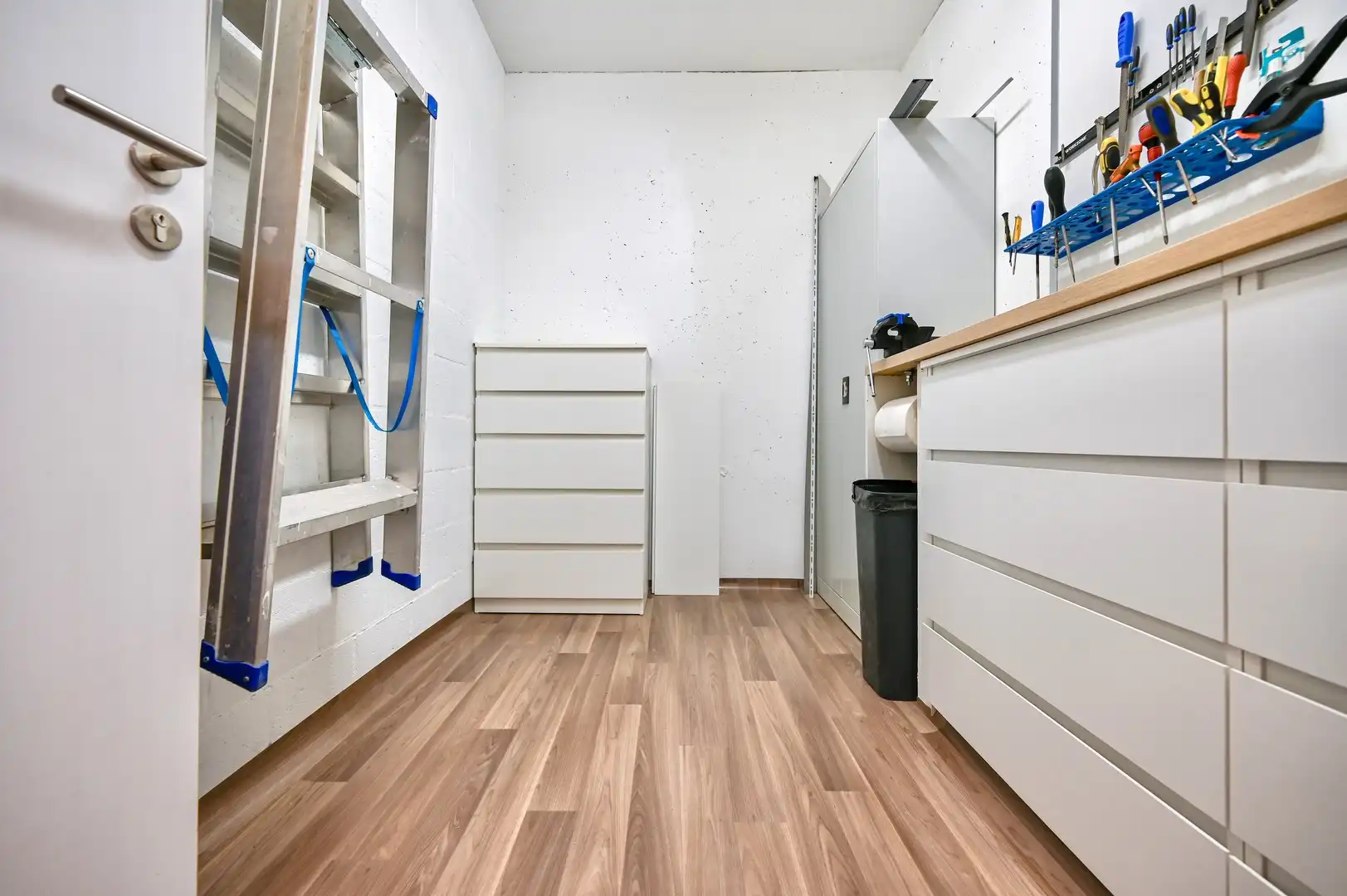 Instapklaar en volledig bemeubeld dakappartement te koop in hartje Bornem foto 15