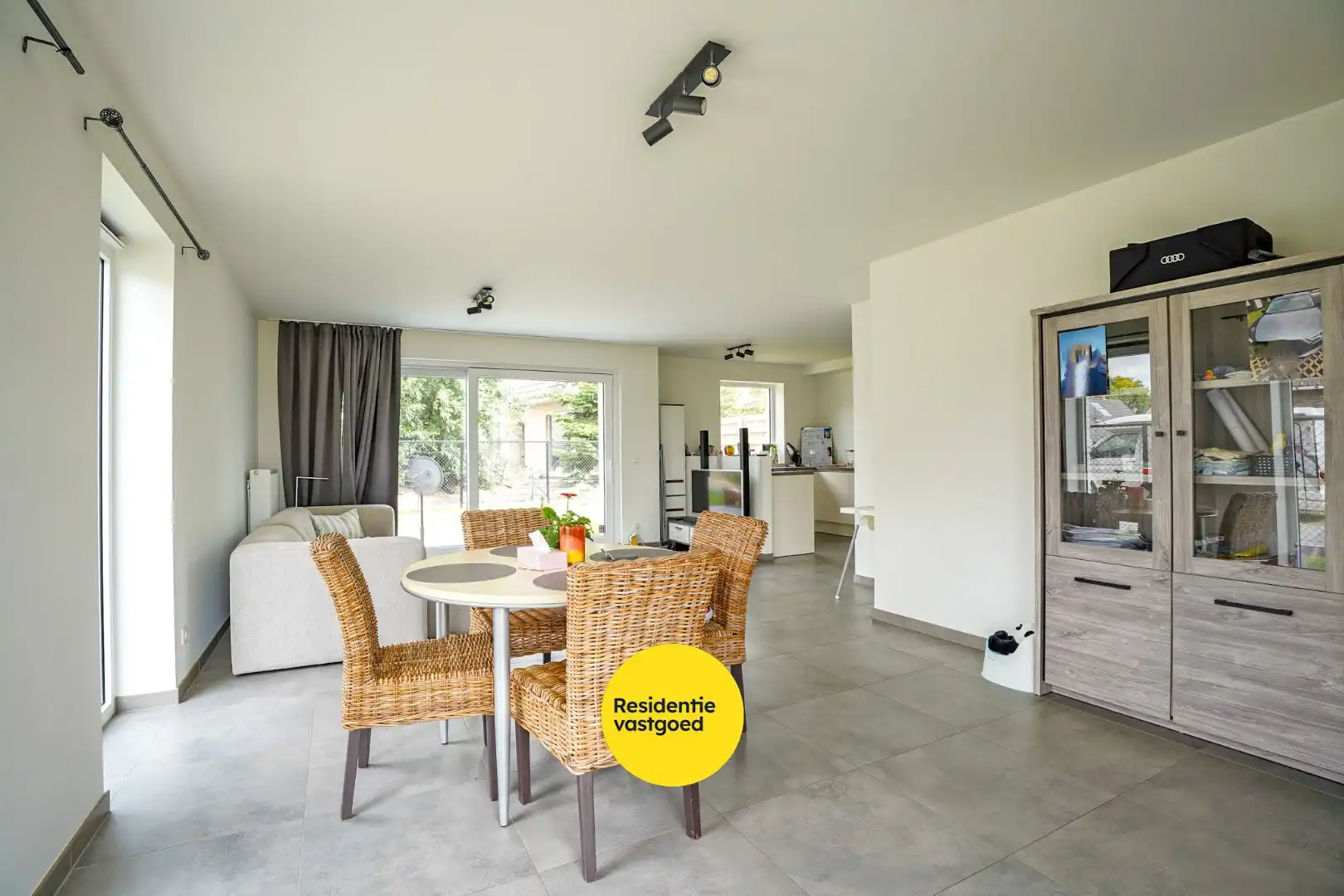 Ruime energiezuinige recente halfopen bebouwing  (2024) met inpandige garage op 258m² gelegen te Houthulst. foto 5
