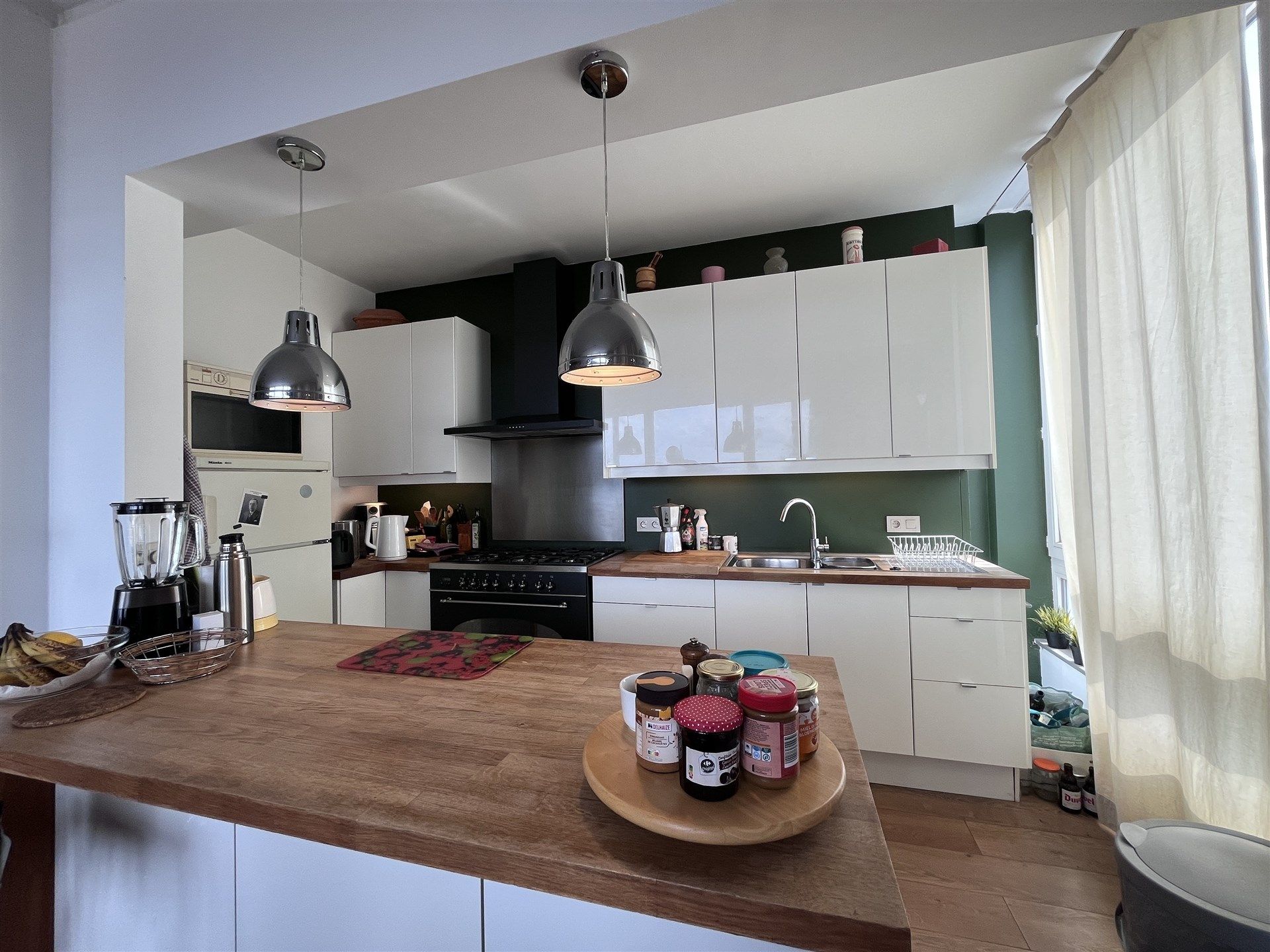 Mooi 2 slaapkamer appartement met veel lichtinval! foto 4