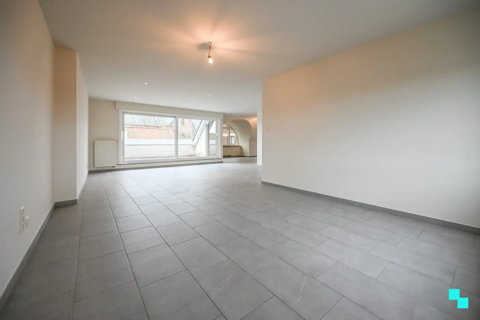 Ruim tweeslaapkamerappartement in het centrum van Izegem foto 3