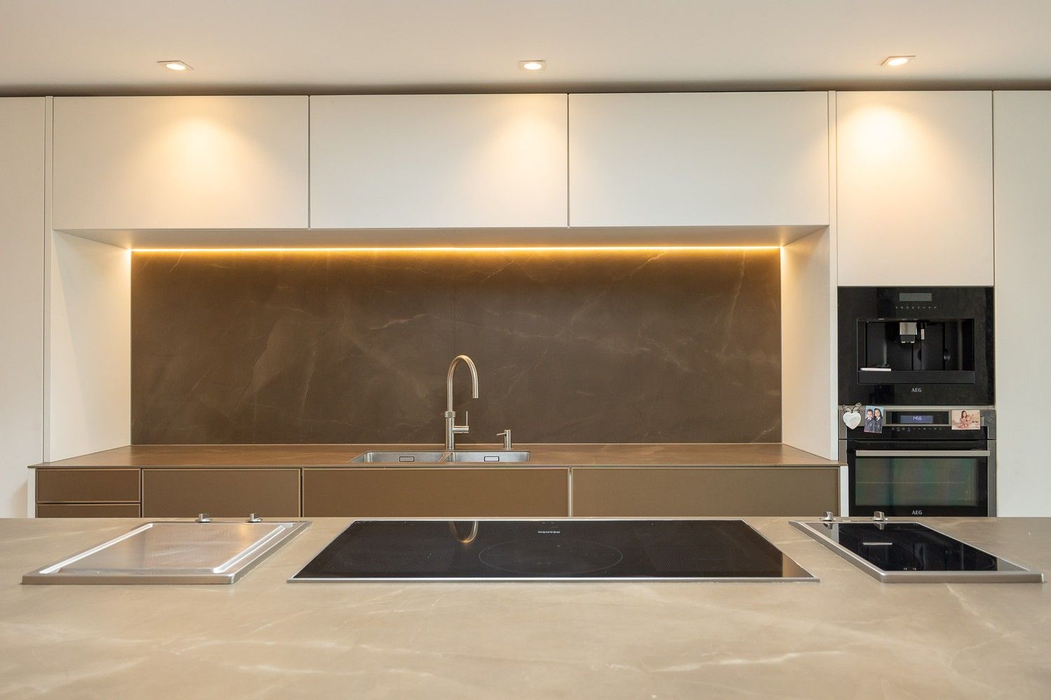 Stijlvol gerenoveerde woning in het hart van ’s-Gravenwezel foto 6