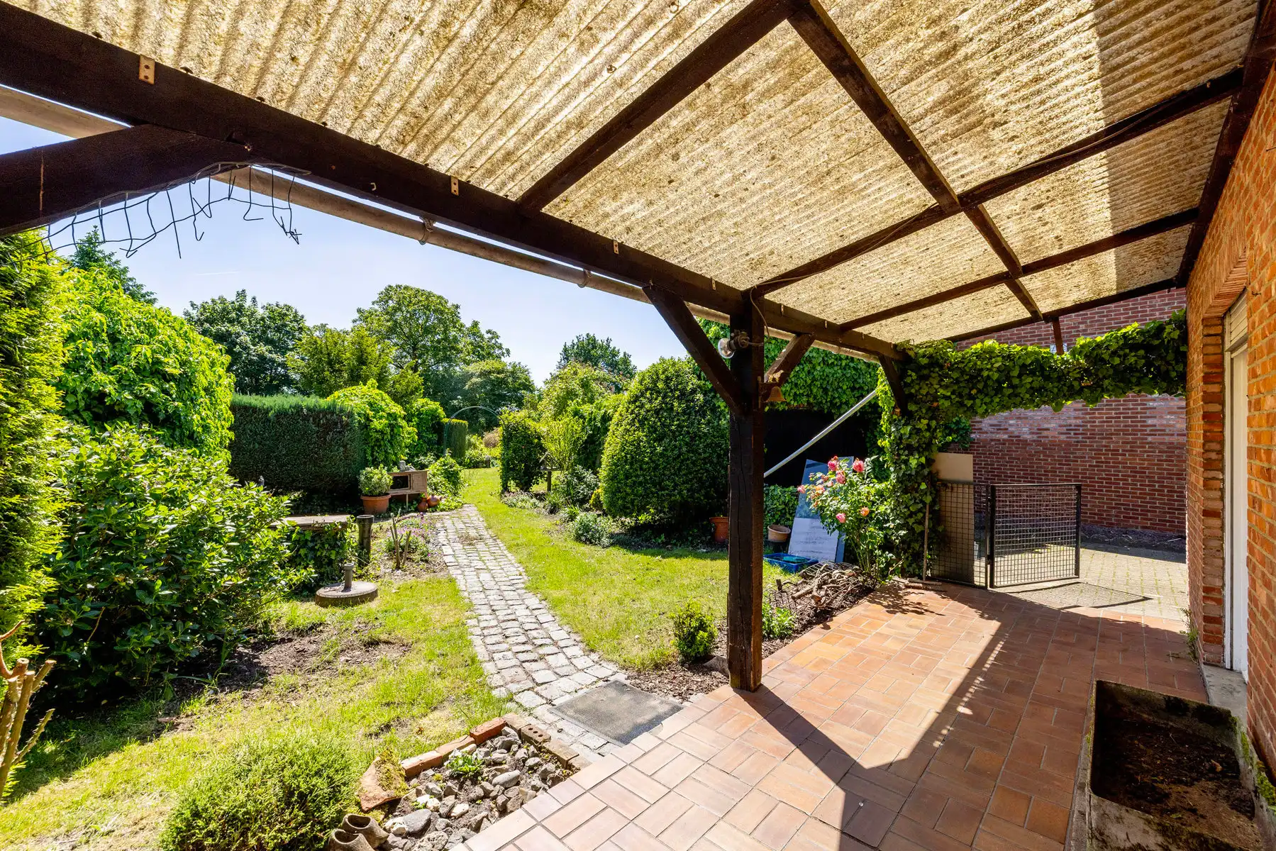 Op te frissen woning gelegen in groene omgeving op ruim 995 m² grond  foto 34