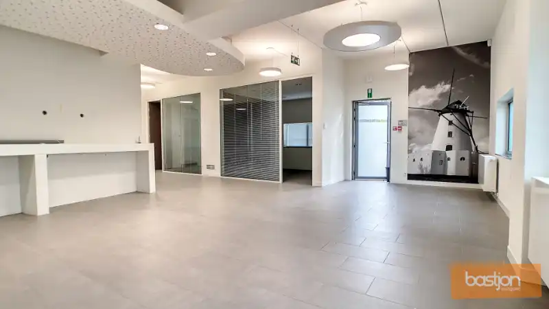 Centraal gelegen handelspand met een oppervlakte van ongeveer 250m². foto 5