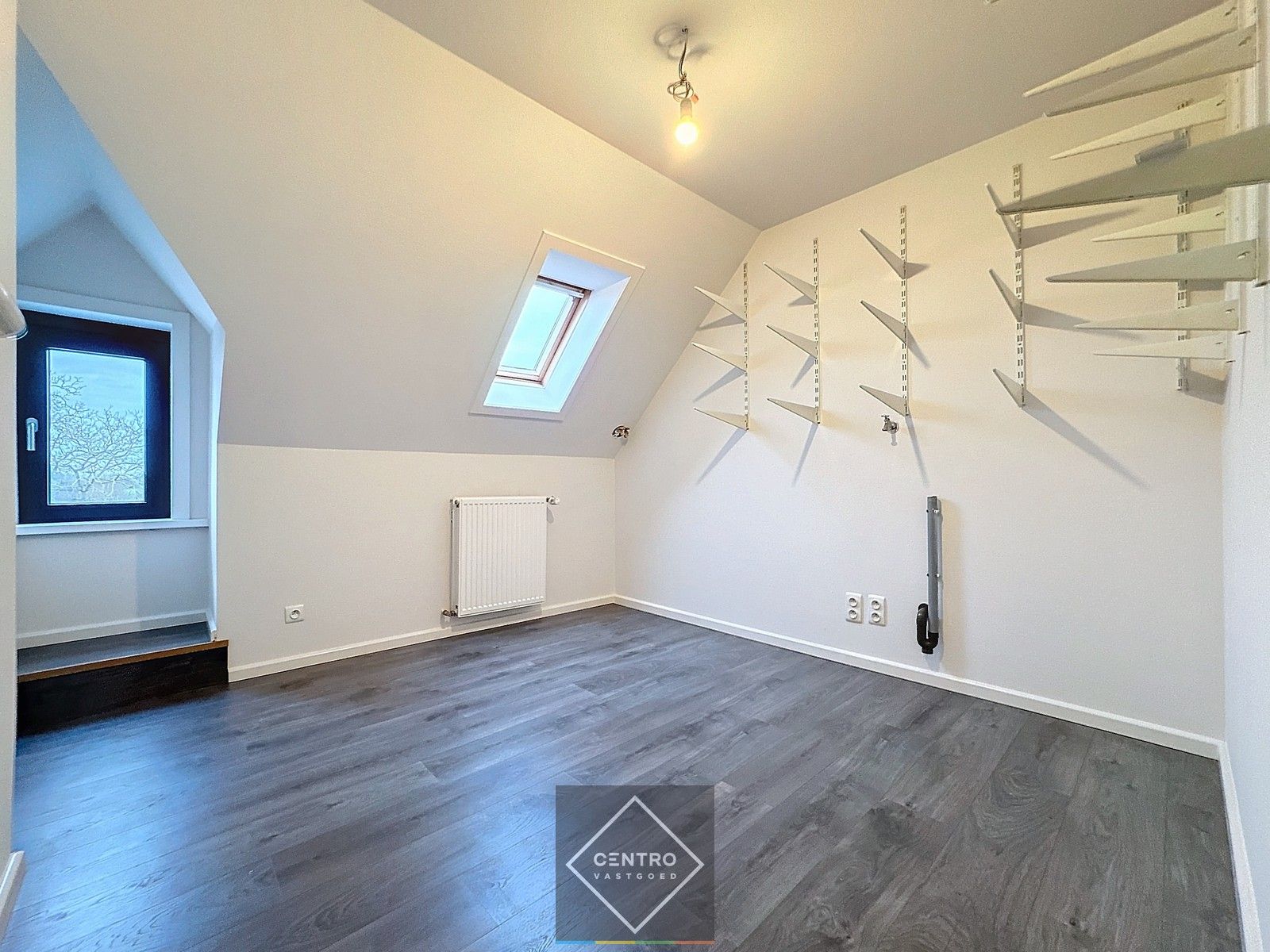 Instapklare HORECA-ZAAK met APPARTEMENT (3 slpks) te huur in Oudenburg. Op hoekligging! foto 11