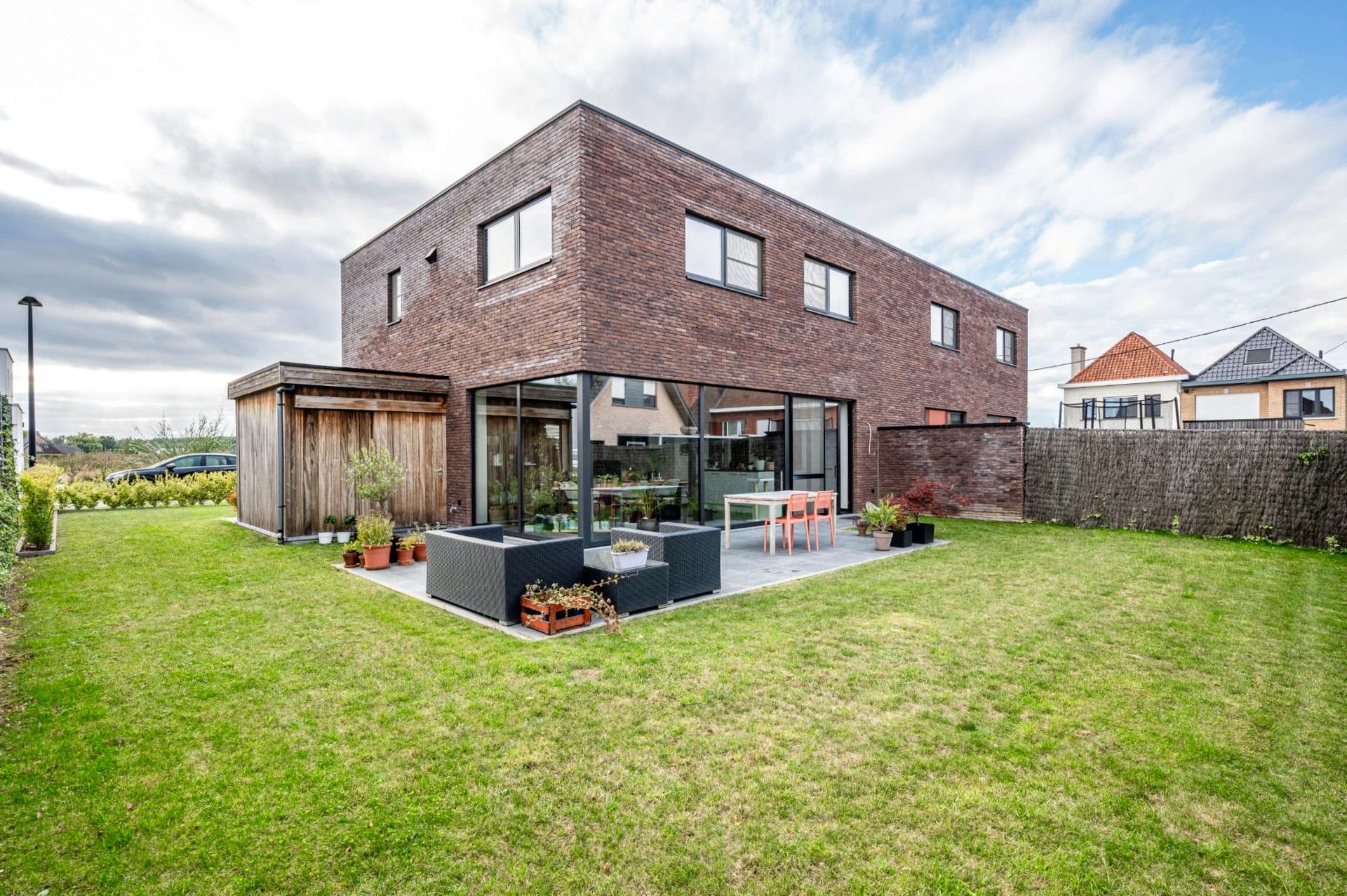 HALFOPEN BEN-WONING OP 323 M² foto 5