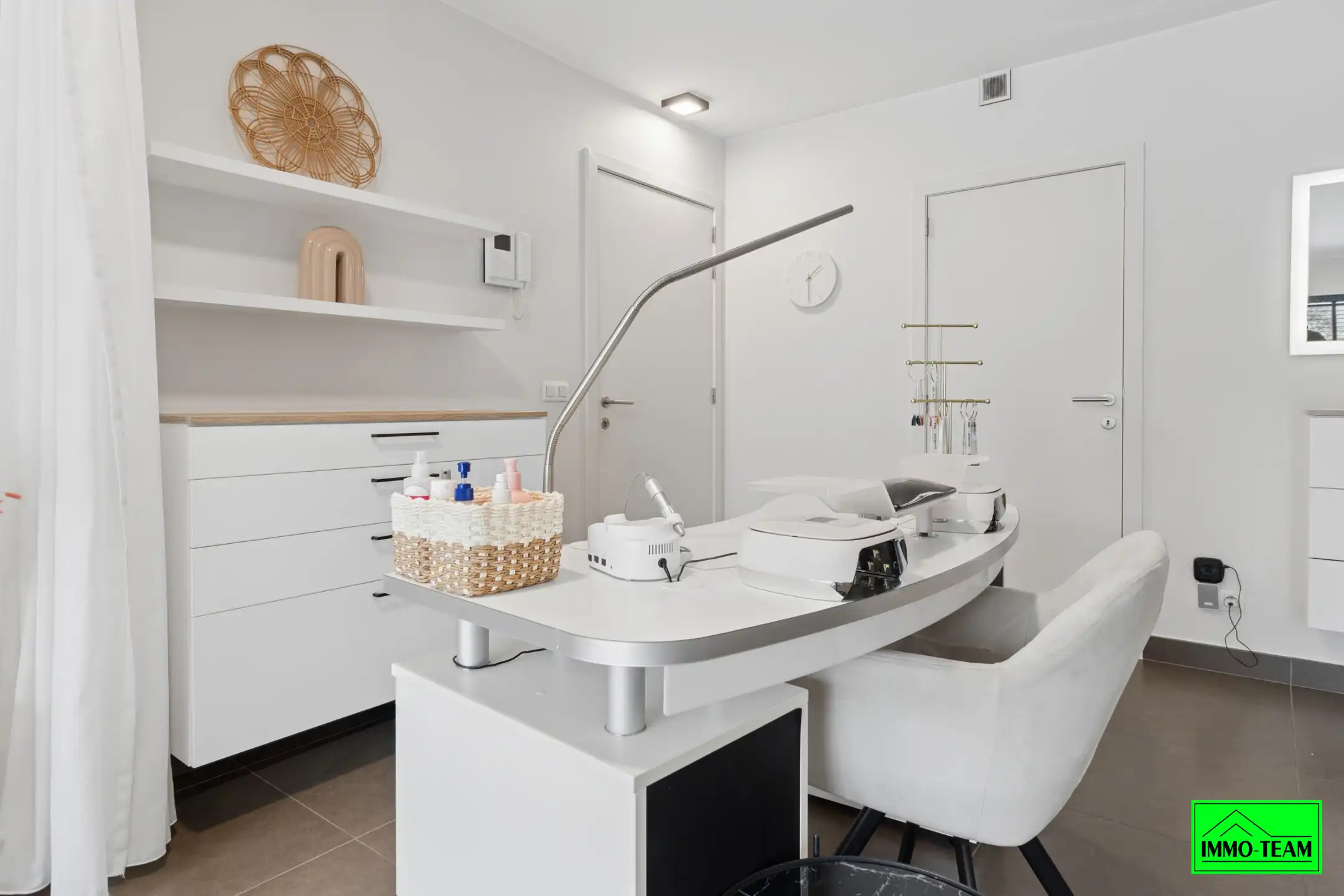 Instapklaar handelspand met ondergrondse staanplaats foto 10