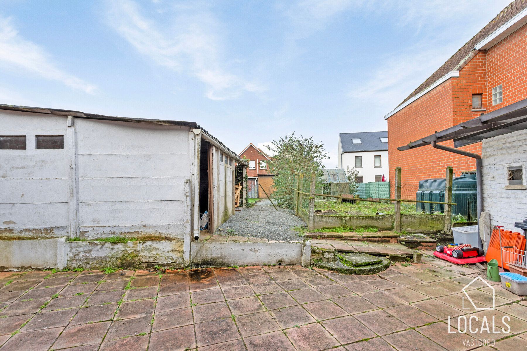 Woning met ruime tuin, 2 garages en 3 slaapkamers  foto 19