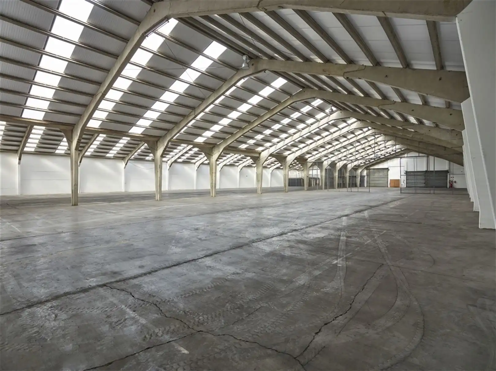 Deelruimtes in loods te Kuurne foto 4