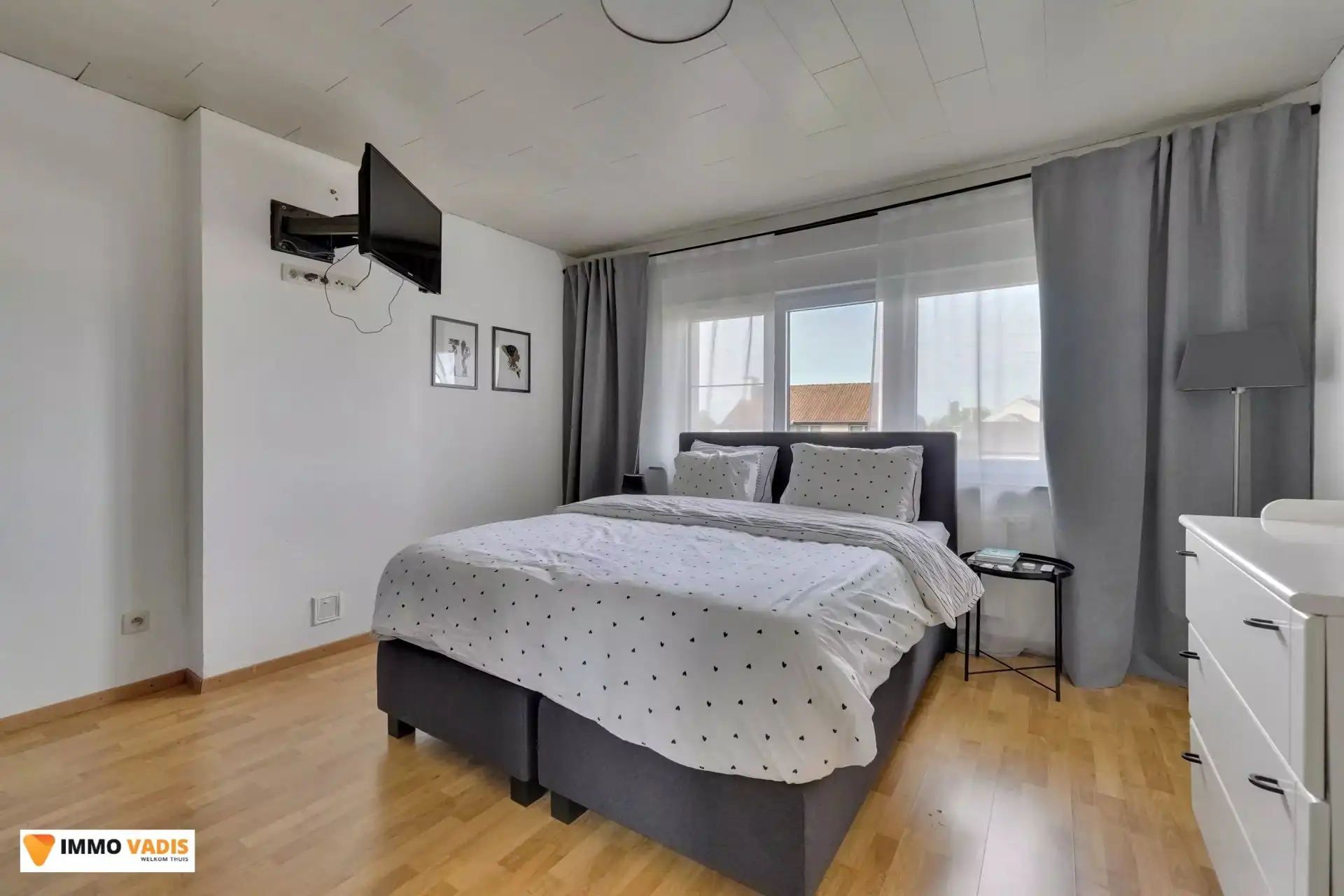 Ruime halfopen bebouwing met drie slaapkamers en tuin foto 13