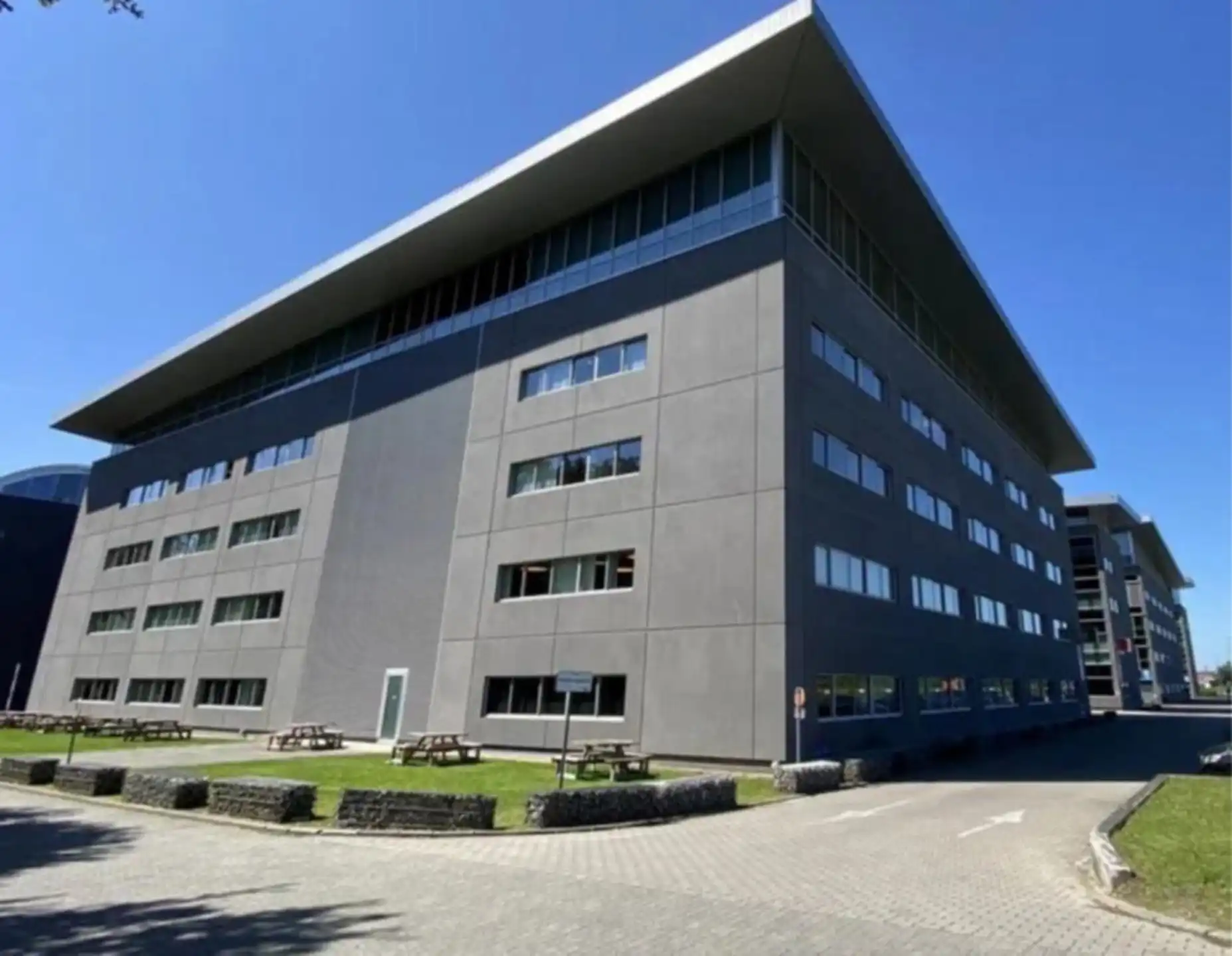 Kantoor 409m² op het glv te huur in het Axxes Business Park. foto 2