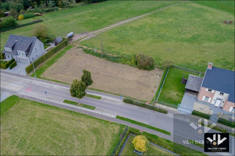 Breed perceel van 6 are voor open bebouwing met een mogelijke glvl oppervlakte van 144m² + ... m² op 1e verdiep foto 4