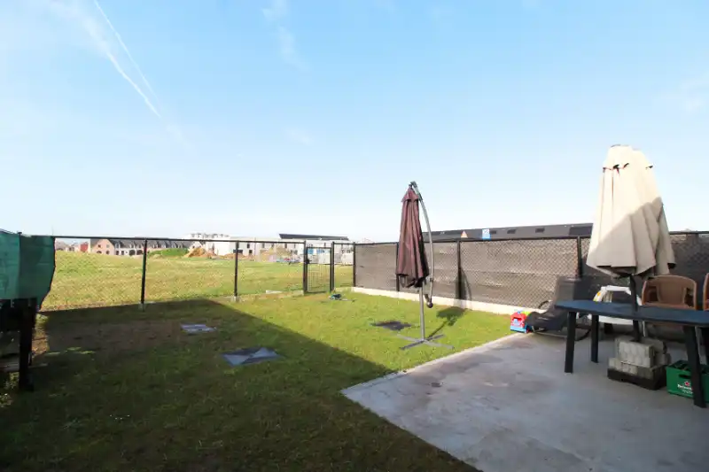 Ruime nieuwbouwwoning met inpandige garage te Roeselare foto 7