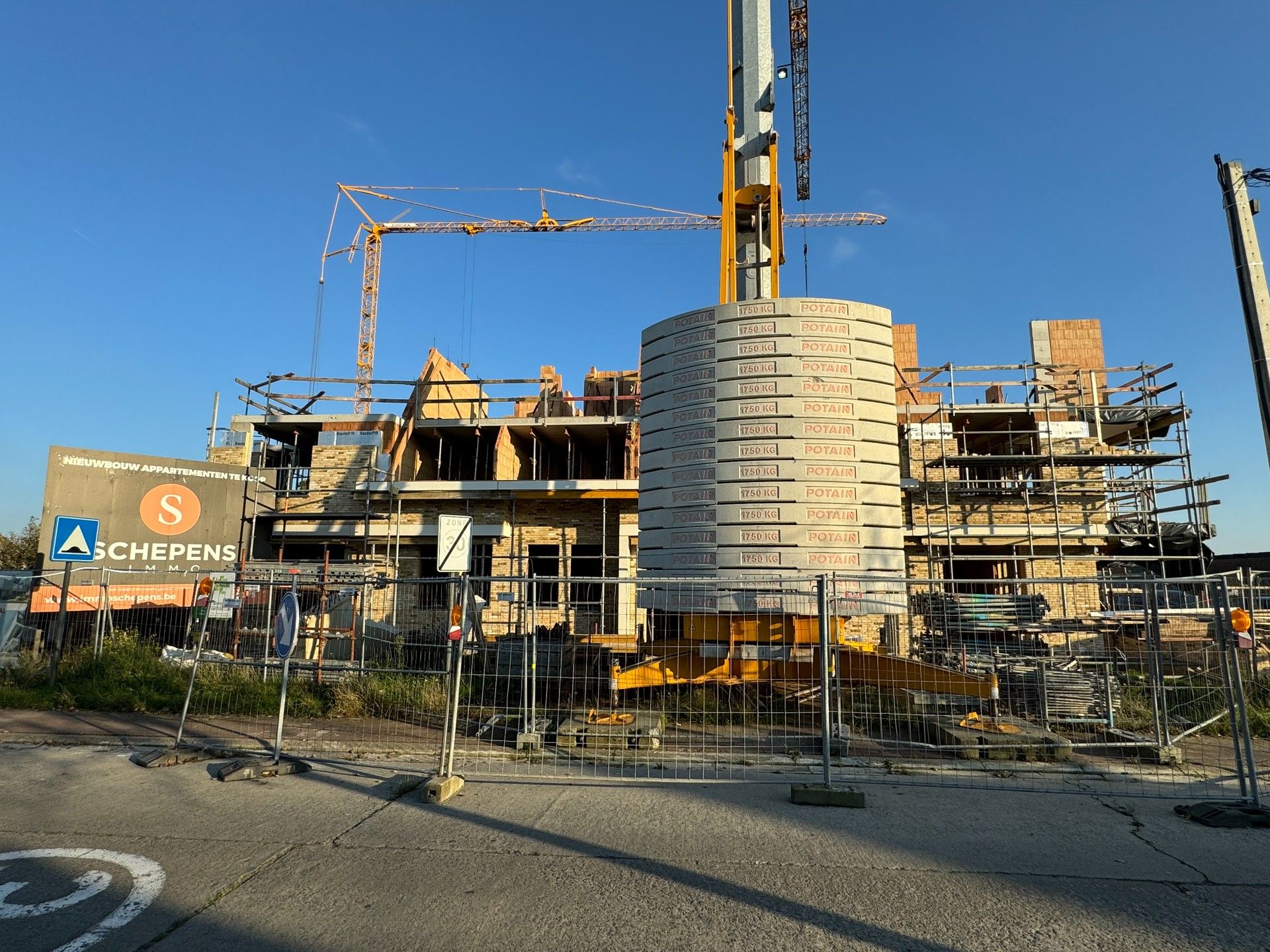 Nieuwbouw gelijkvloers appartement met 2 slaapkamers. foto {{pictureIndex}}