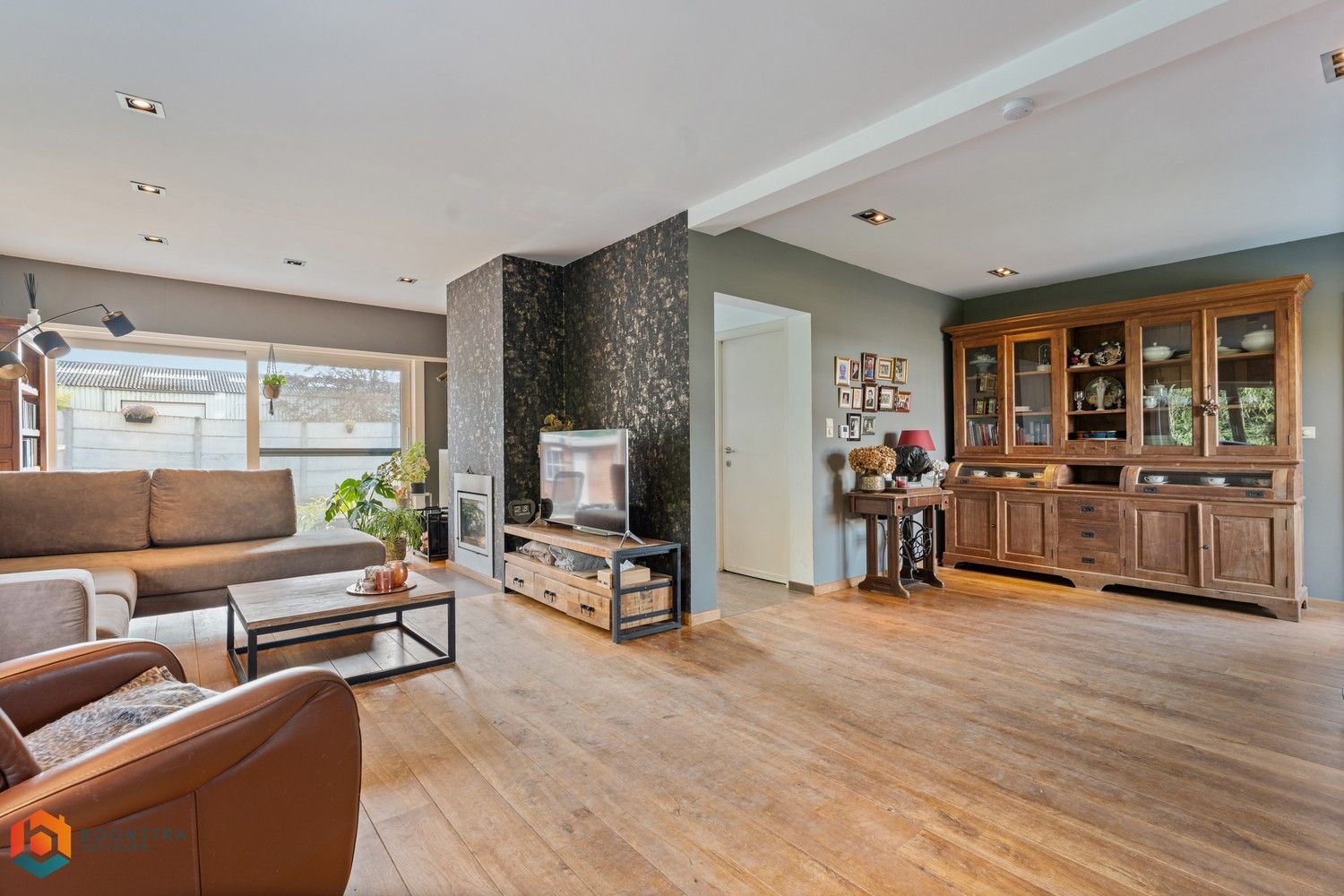 Zeer ruim magazijn van 1600 m² met woonst/bureel op een uitstekende locatie foto 3