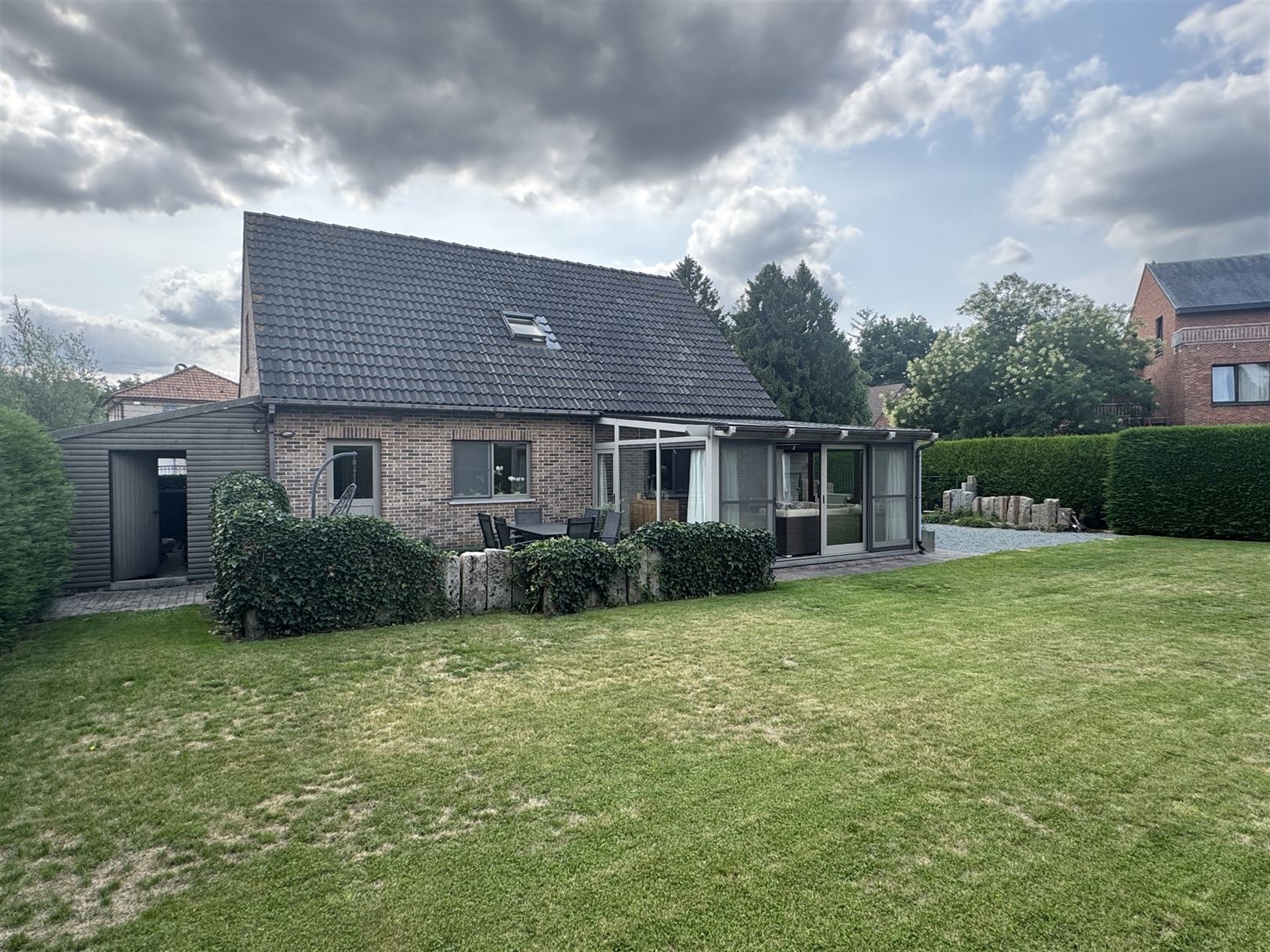 Ruime open bebouwing met grote tuin & bijgebouwen in Stekene foto 21