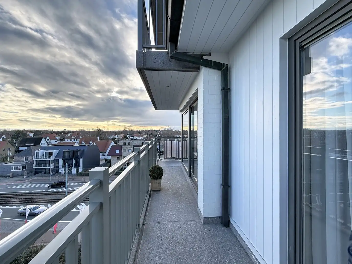 Stijlvol hoekappartement nabij de zee, de winkelstraat en de havengeul, met mooi uitzicht foto 12