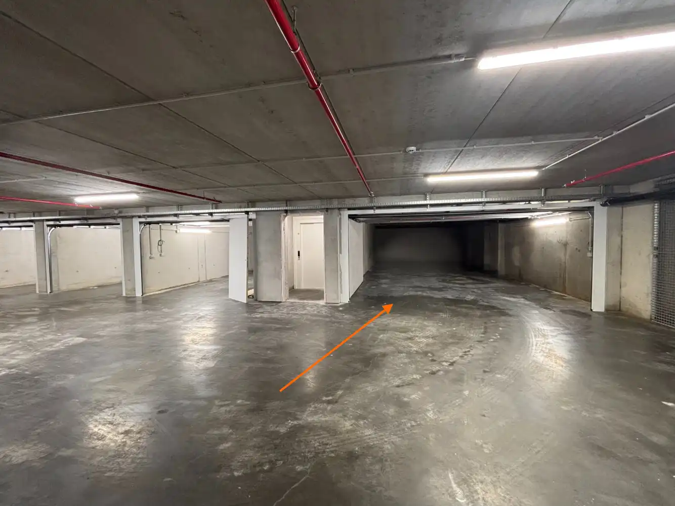 Uiterst ruime garagebox te koop - 78 m2 - goed voor 4 voertuigen foto 4