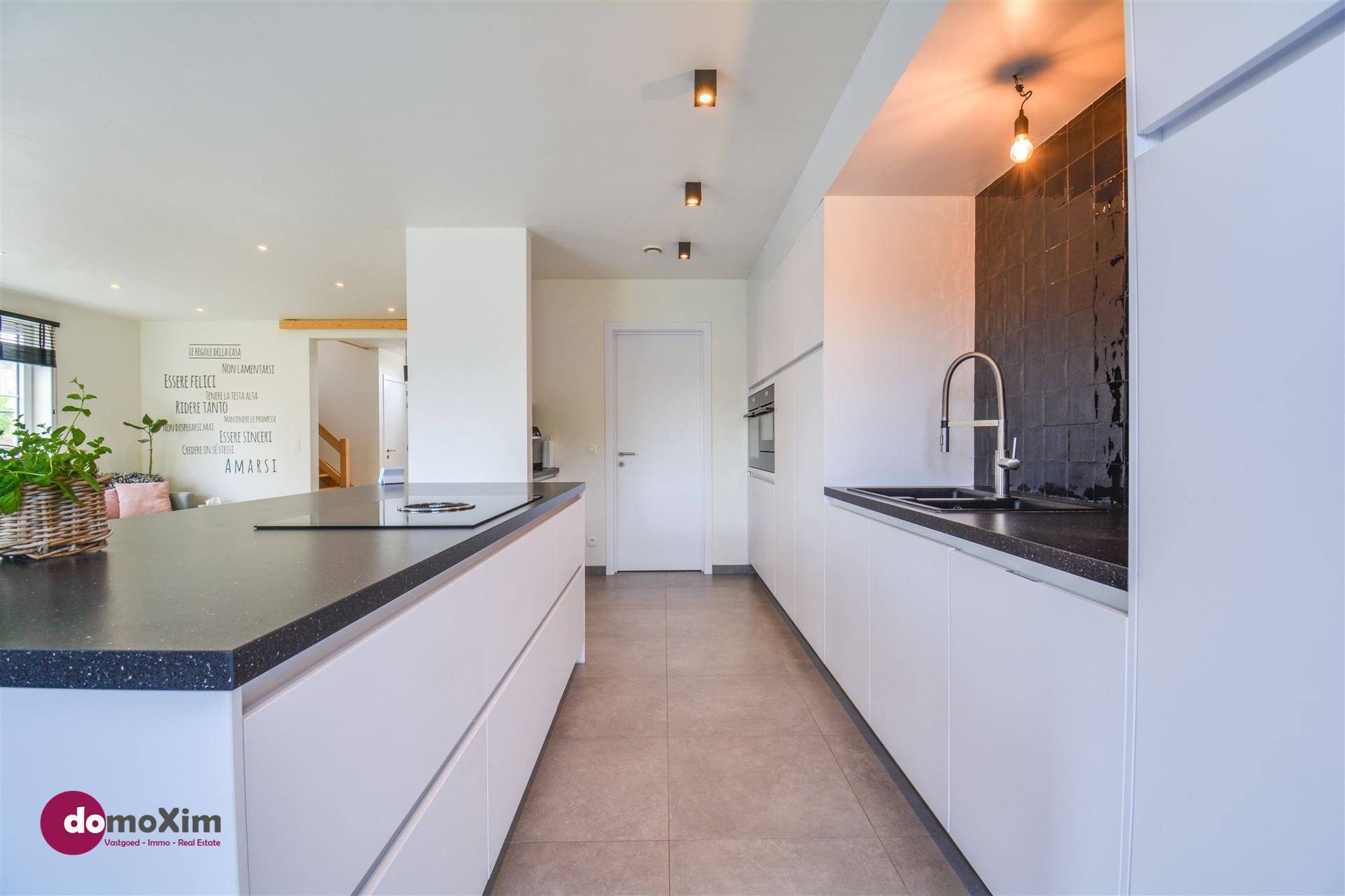 Prachtige energiezuinige woning met 5 slaapkamers gelegen in een rustige woonwijk foto 8