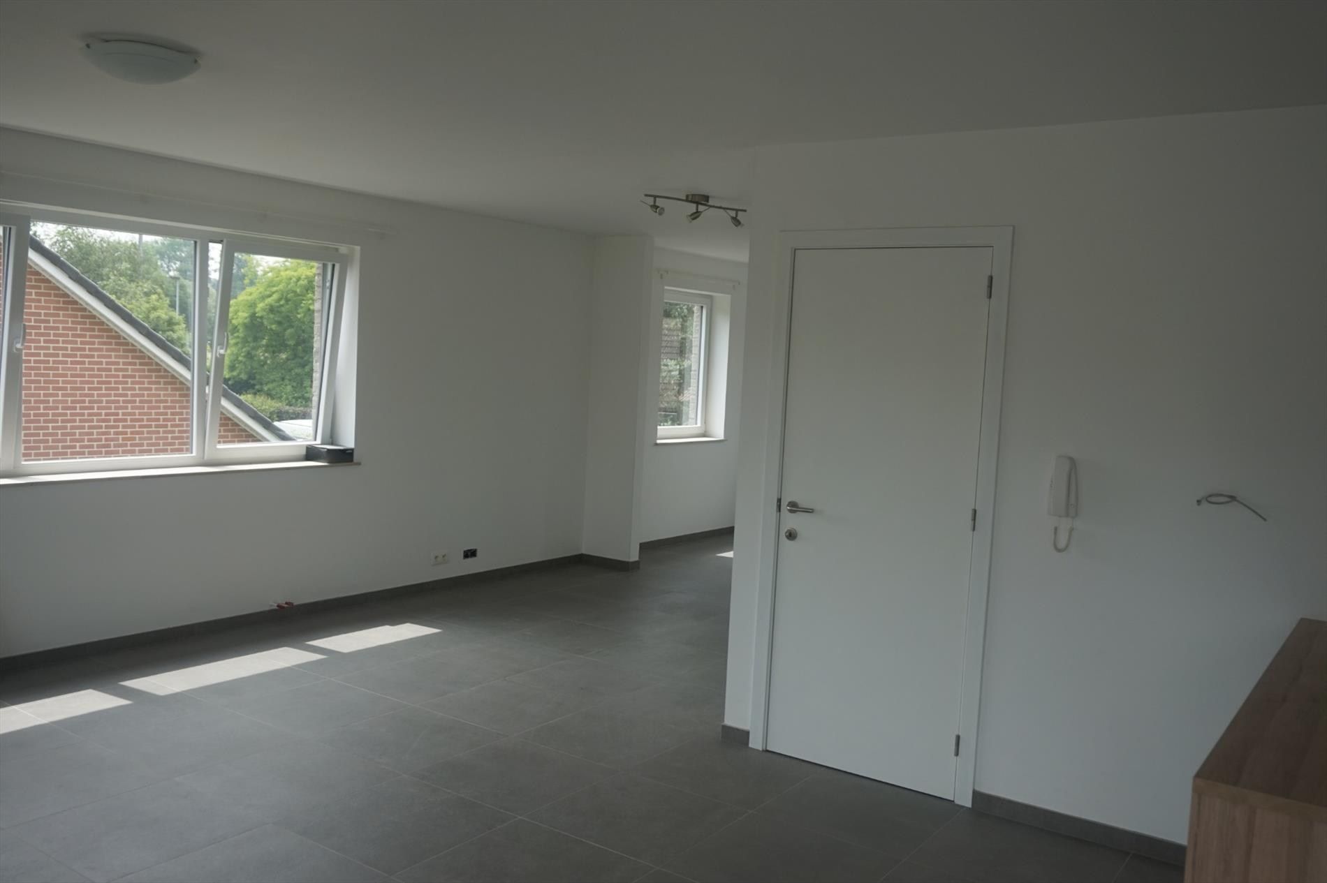 Ruime bel-étage woning met terras, garage en 3 slaapkamers in Lokeren foto 3