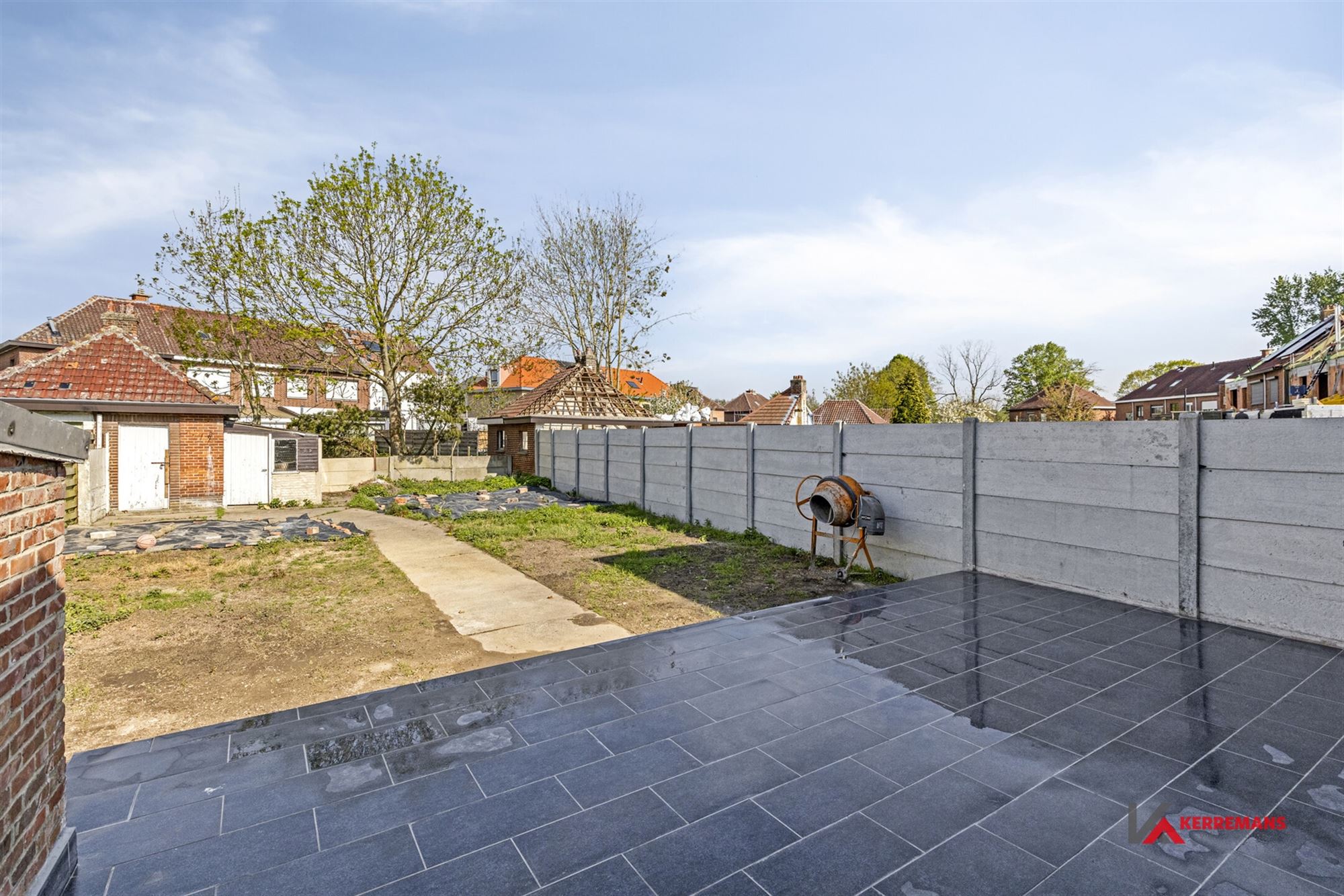 Half open bebouwing met 4 slaapkamers, tuin en garage. foto 22