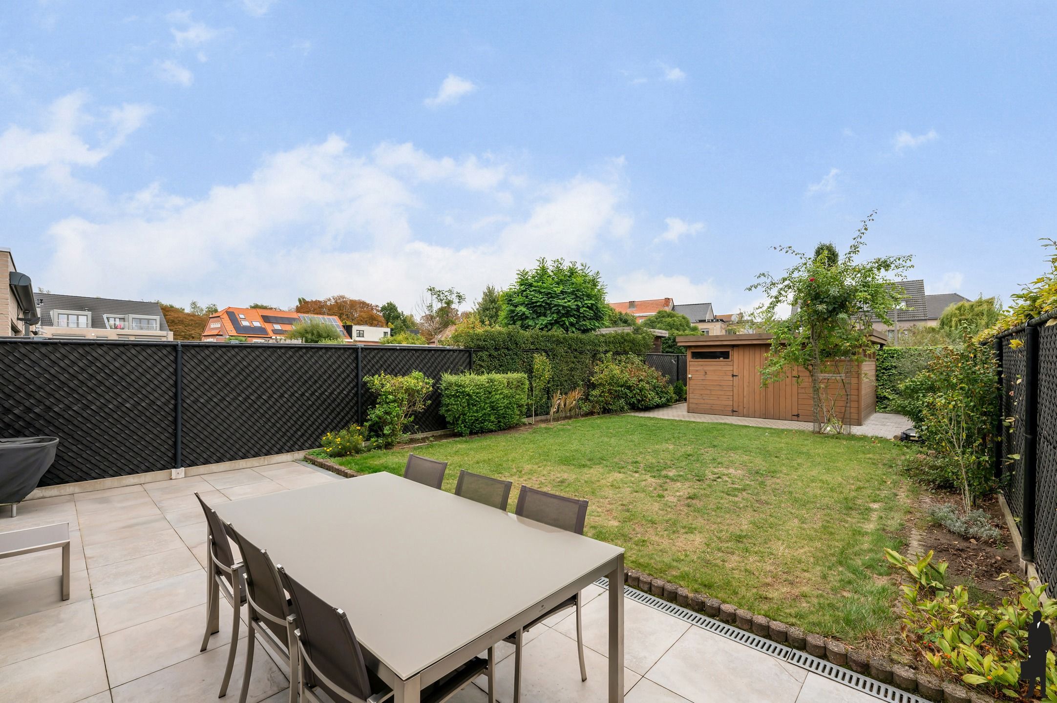 Ruime halfopen bebouwing met tuin, terras en duurzame voorzieningen in Burcht foto 9