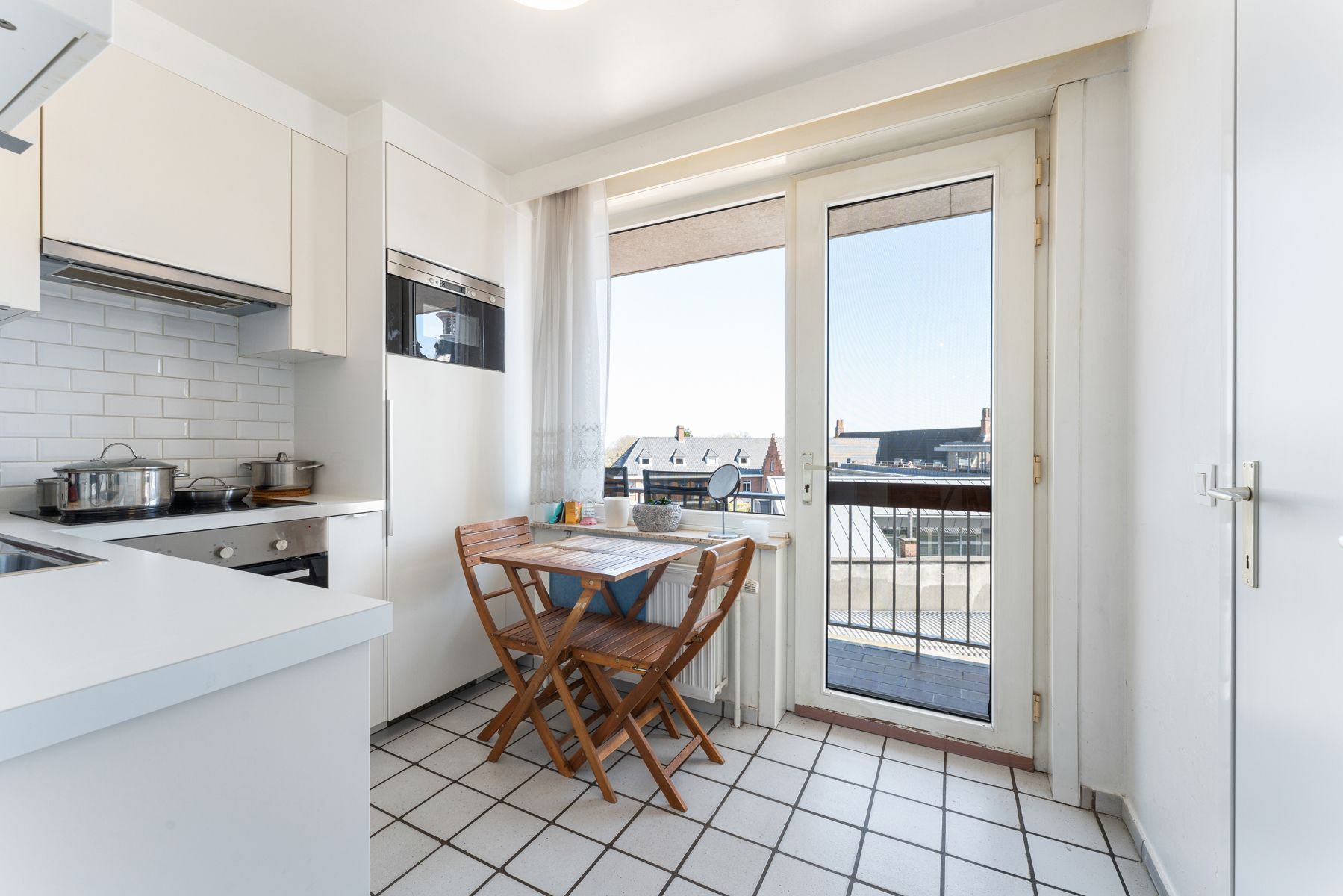 Ruim drieslaapkamerappartement in volle centrum foto 3