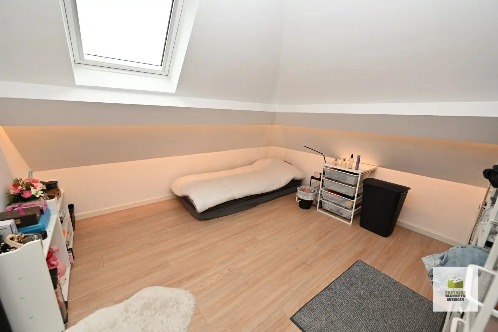 Halfopen bebouwing met 4 slaapkamers en bijgebouw op 991m2 foto 7