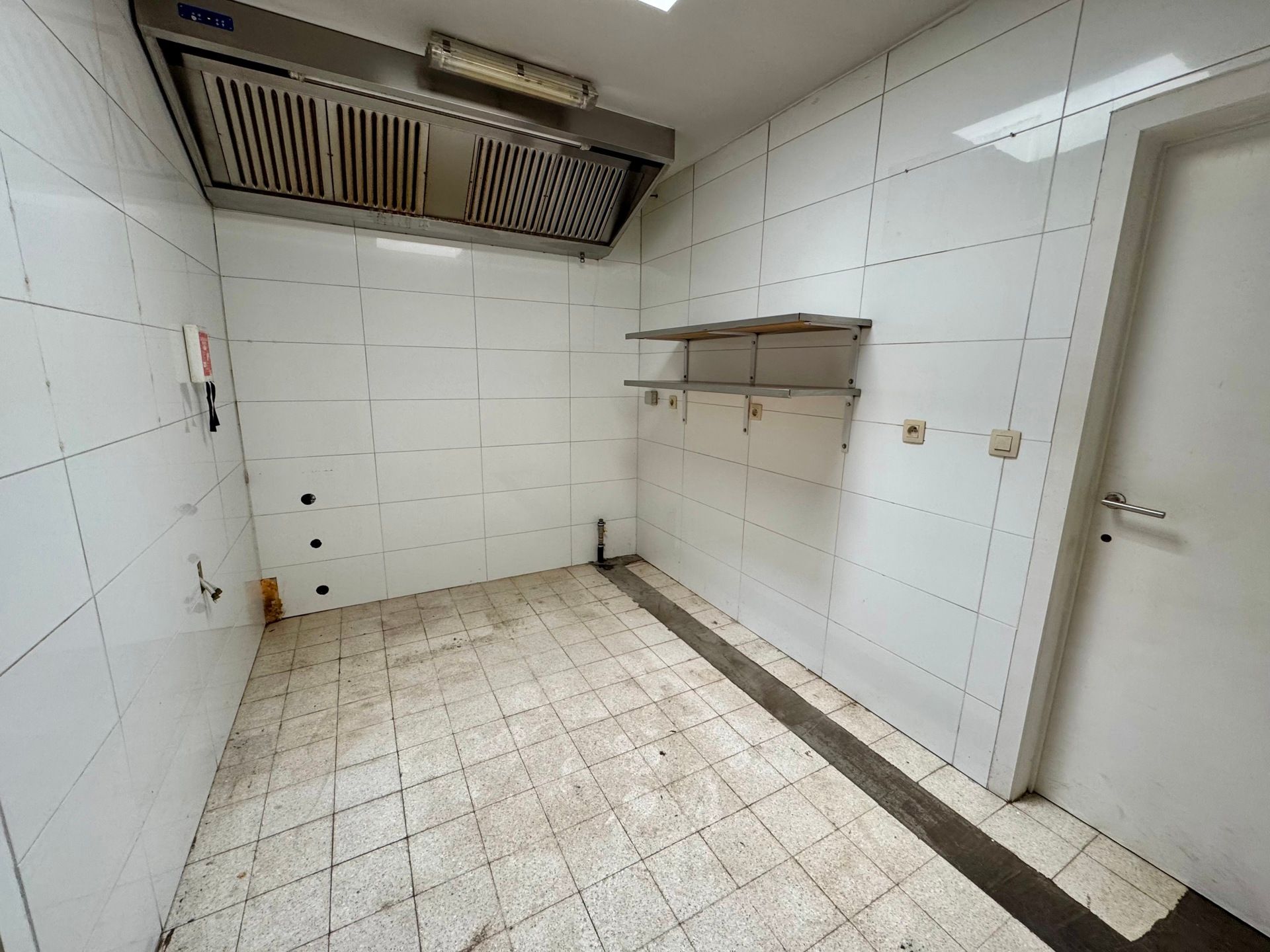 Handelspand met duplex-appartement te Langdorp foto 9