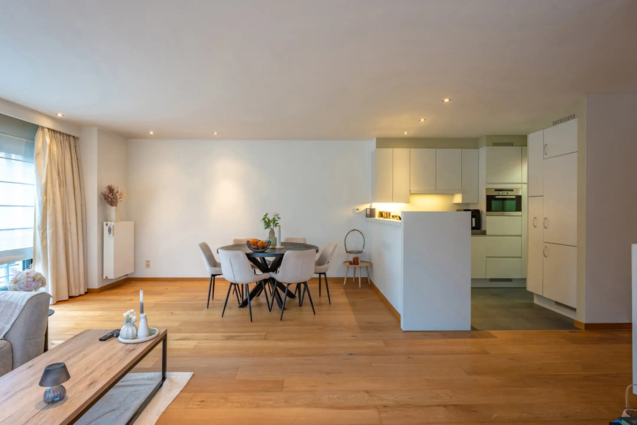 Hoekappartement met garagebox en staanplaats. foto 8