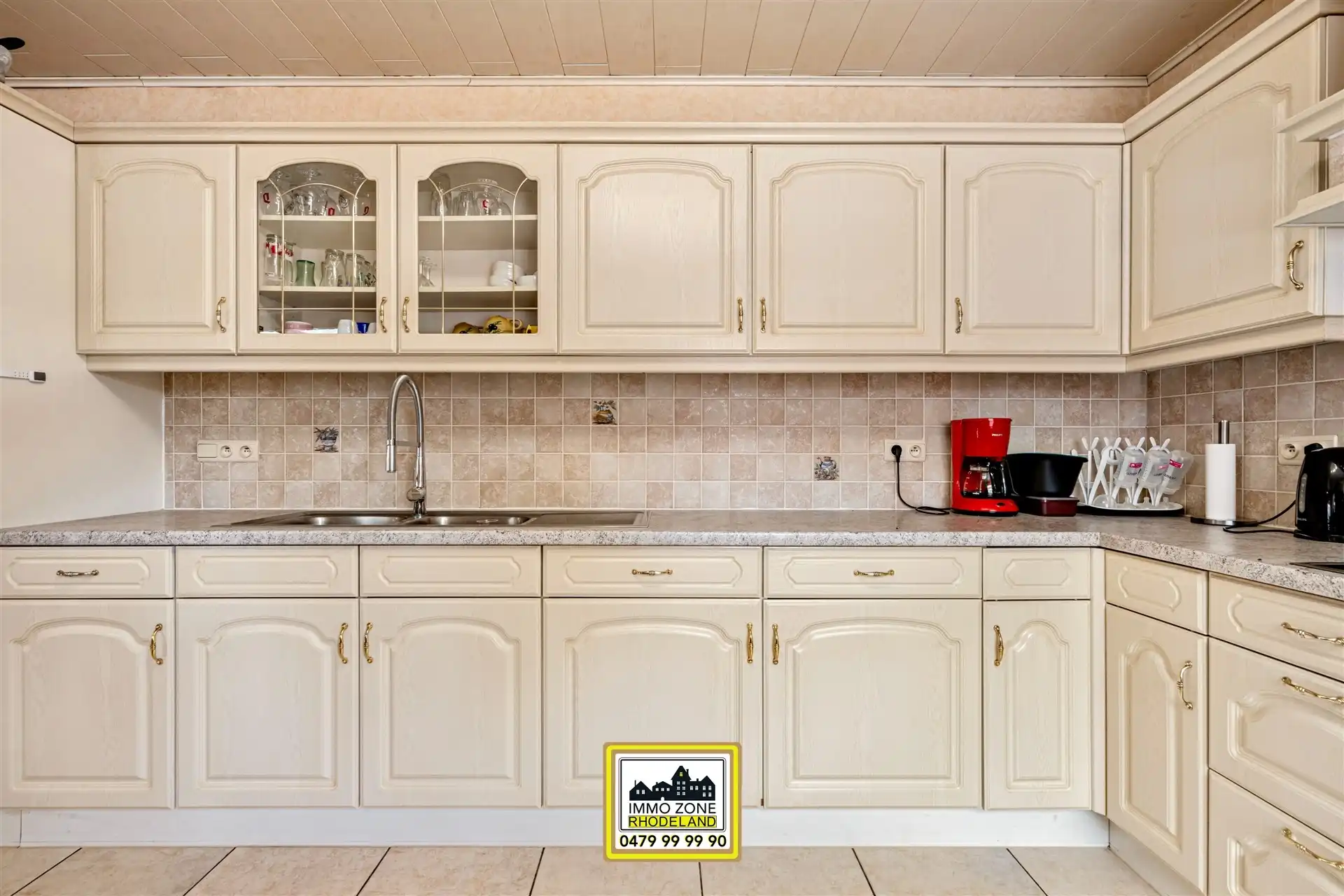Zeer ruime woning met magazijn en tuin foto 9