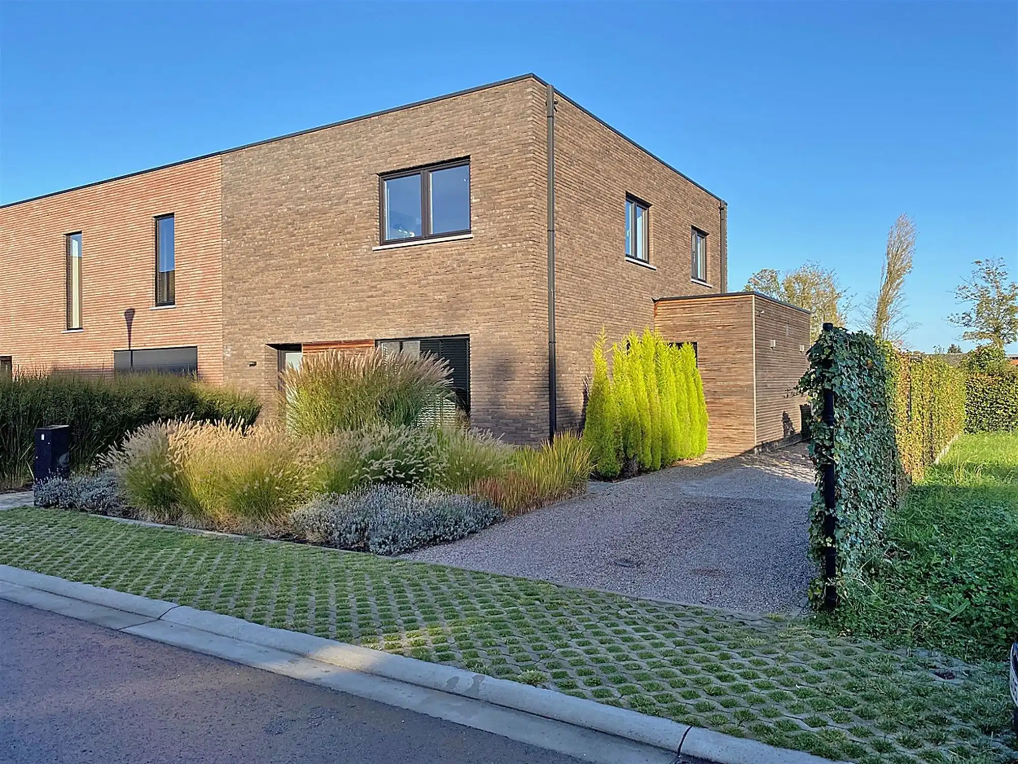 Energiezuinige WONING (HOB) met 3 SLAAPKAMERS & TUIN foto {{pictureIndex}}