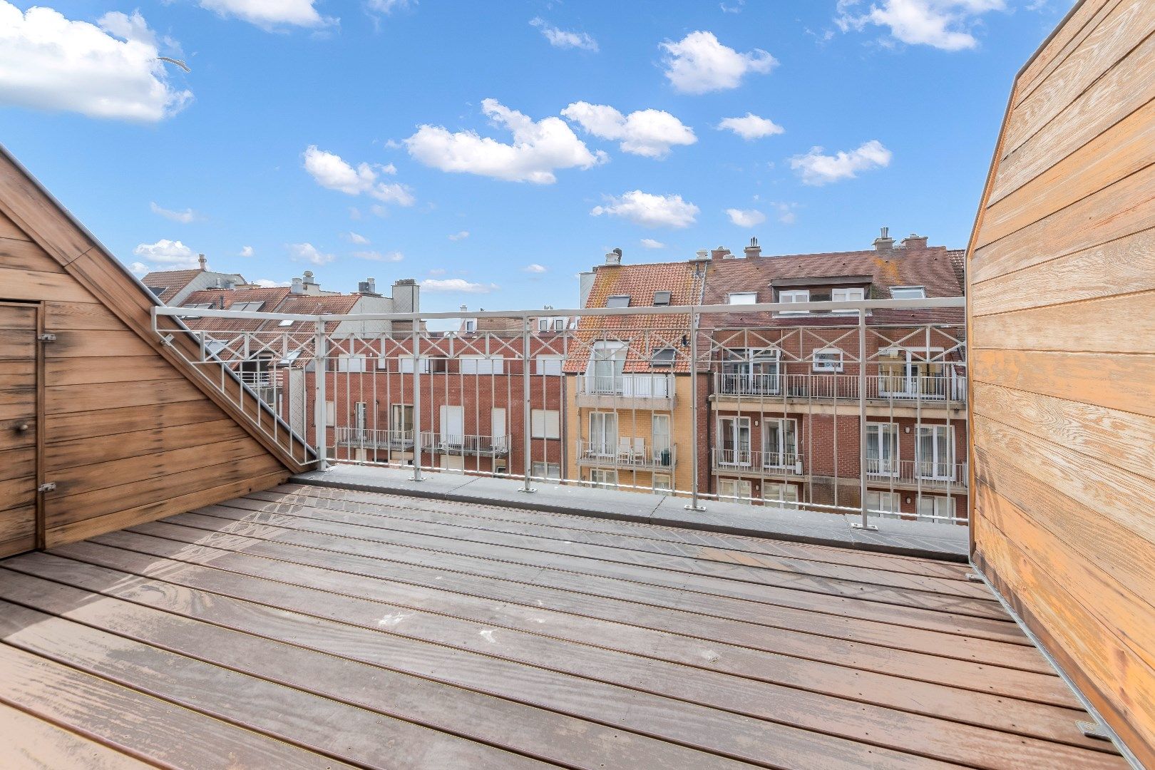 Instapklaar, totaal gerenoveerd doorzon duplex dakappartement met twee zonneterrassen foto 7