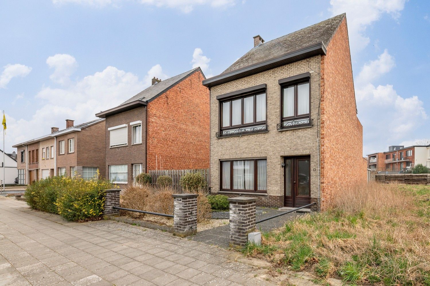 Gesloten bebouwing 219m² met naastliggend bouwgrond 231m² foto 3