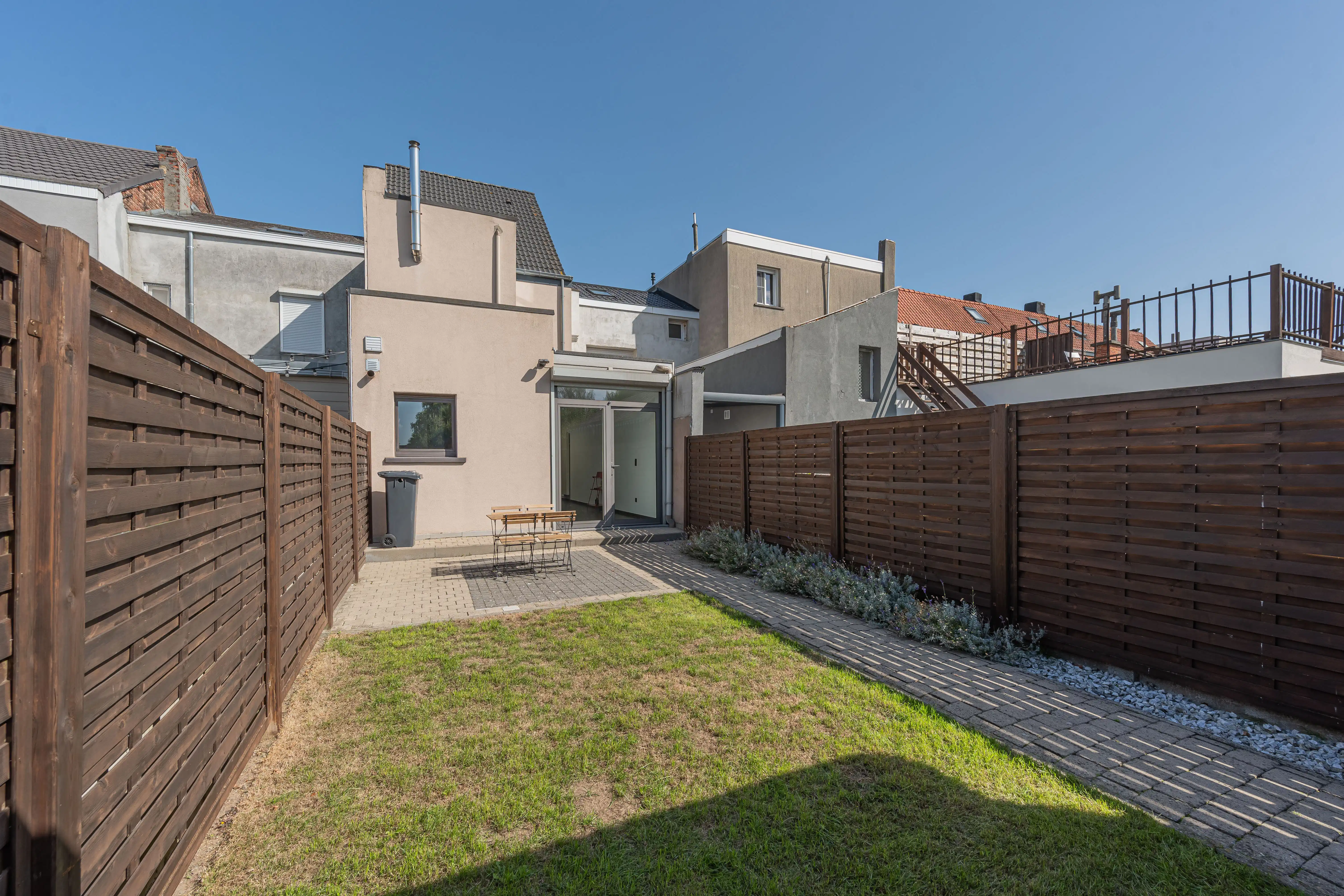 Instapklare en verrassend ruime woning in hartje Willebroek foto 8