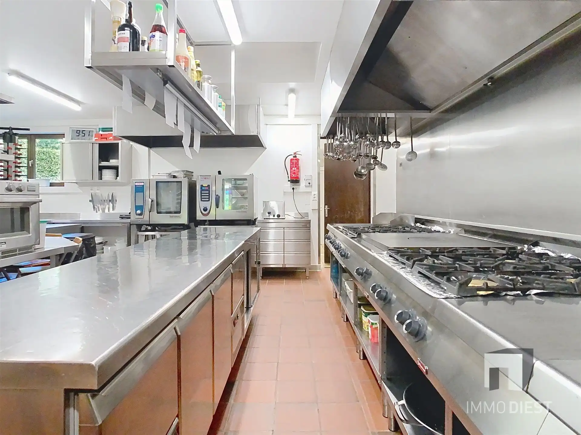 Brasserie - restaurant - feestzaal - privéwoonst foto 50