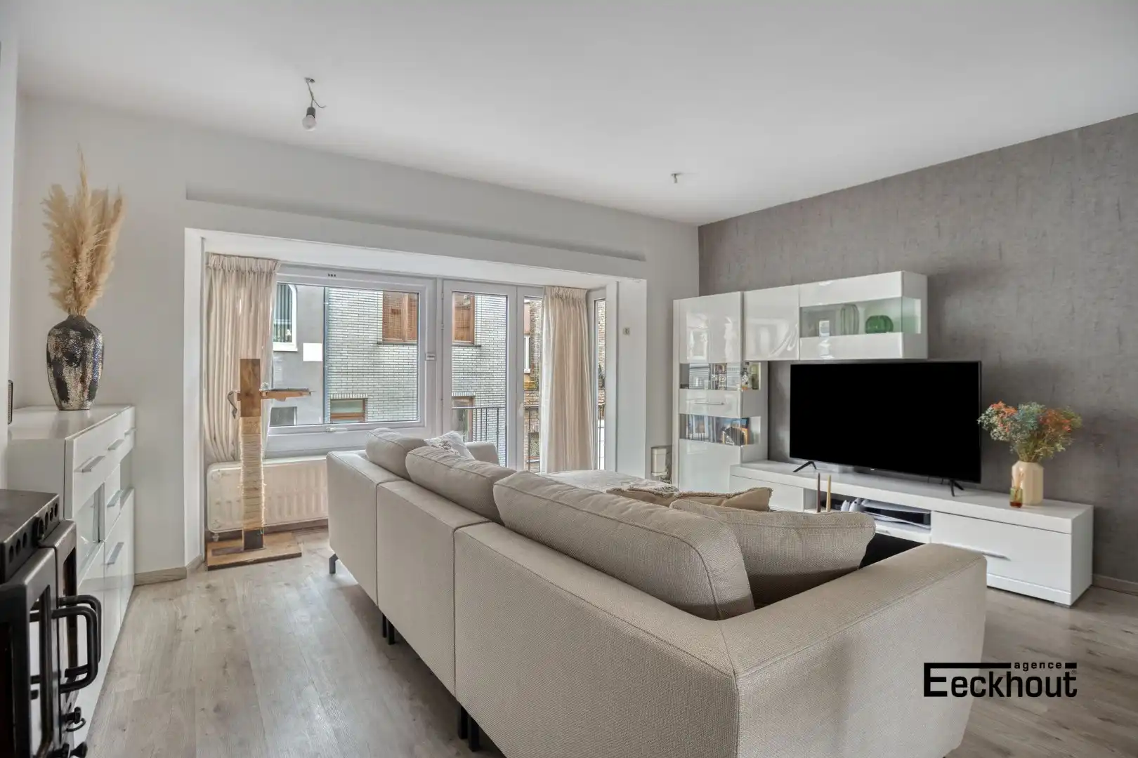 Recent gerenoveerde woning met garage en grote tuin te Bredene! foto 7