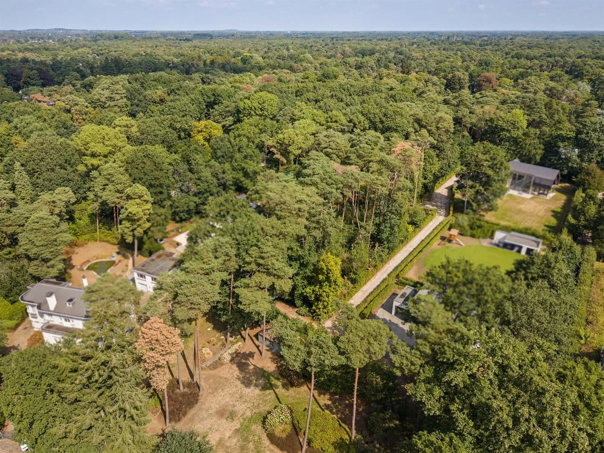 Bouwgrond van 1.555 m² in groene omgeving nabij het dorpshart foto 3