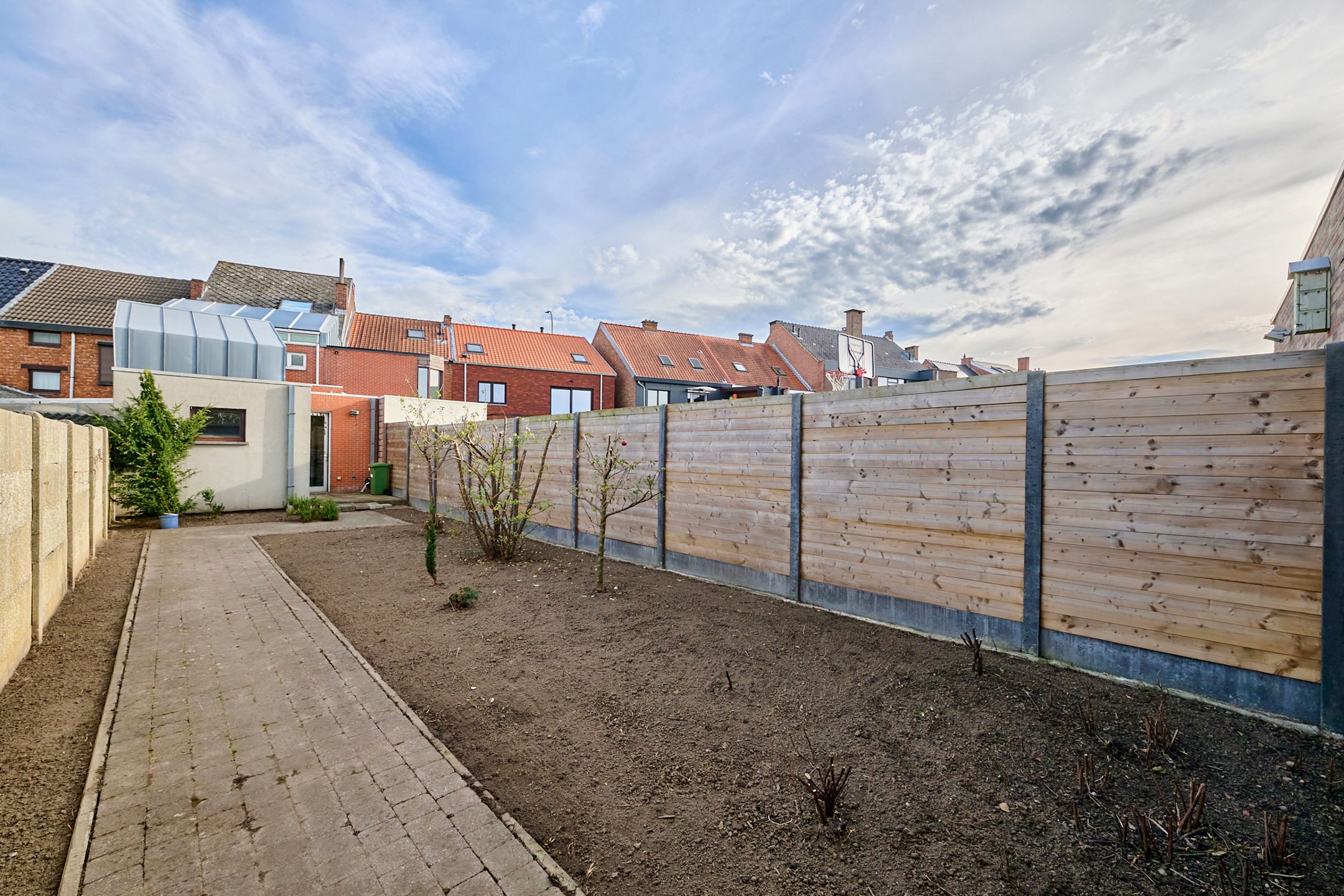 Ruim handelspand met bovenliggend appartement foto 15