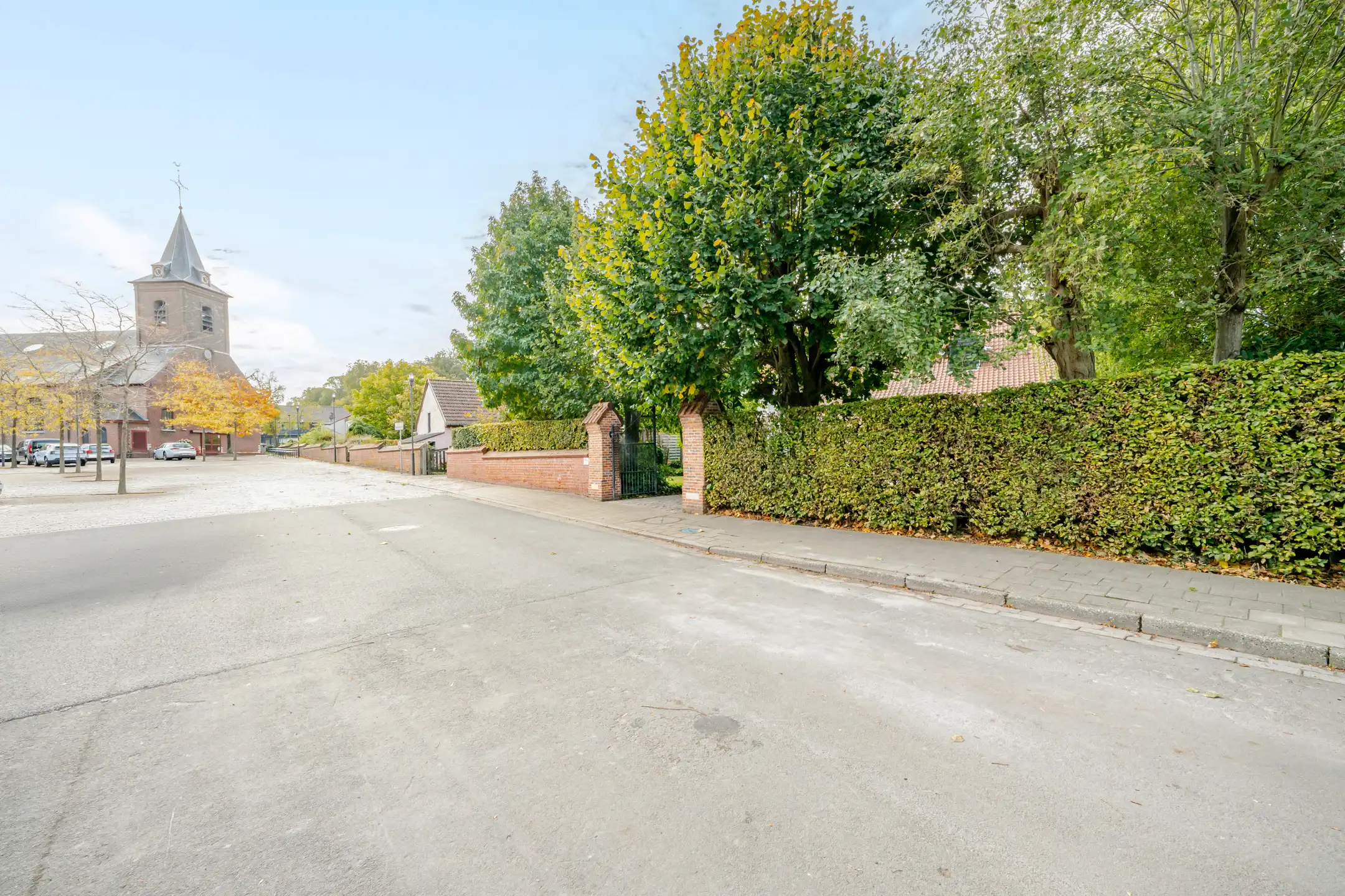 Charmante herenwoning met uitweg achteraan (3 garages).  foto 3