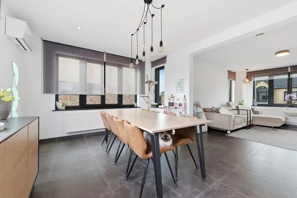 KNAP APPARTEMENT MET 3 SLKS EN EEN RUIM TERRAS IN BILZEN-HOESELT foto 6