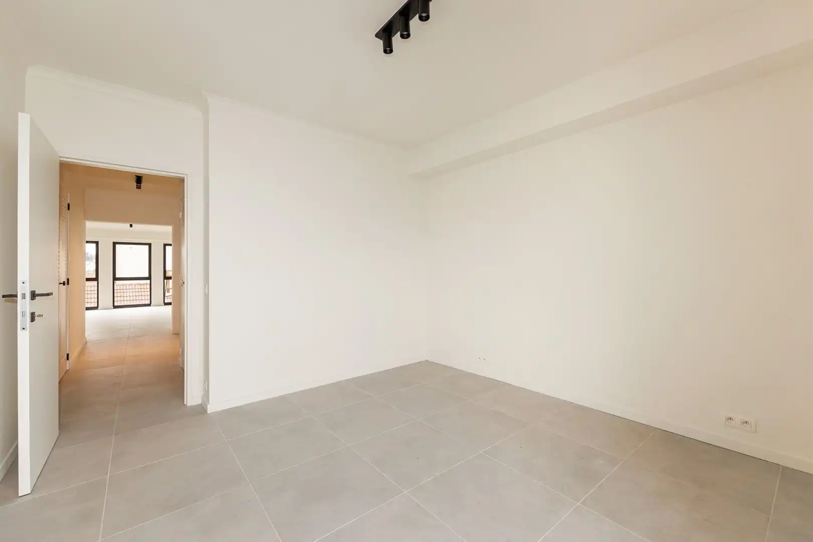 Gerenoveerd appartement met terras foto 10